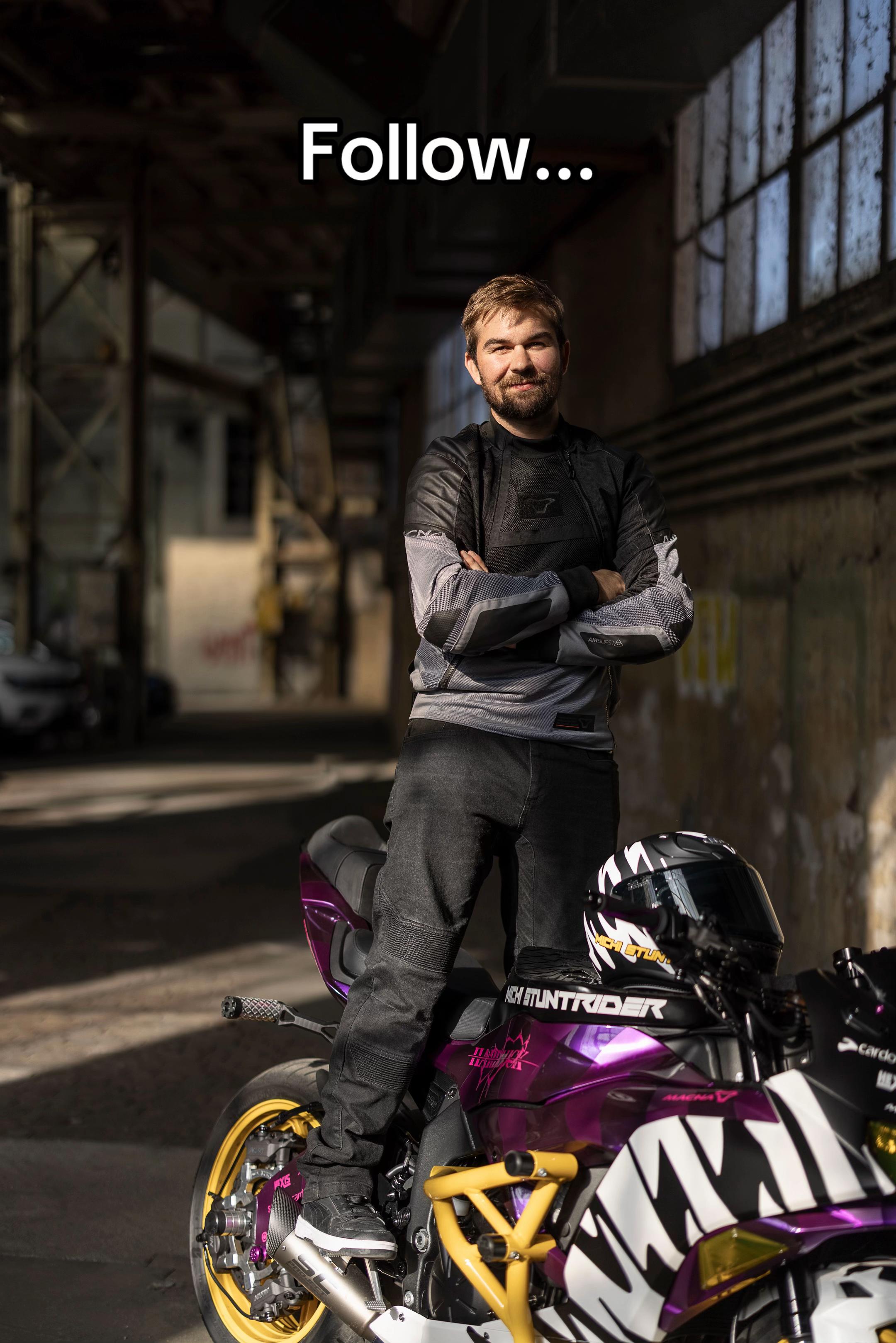 @Michi_stuntrider