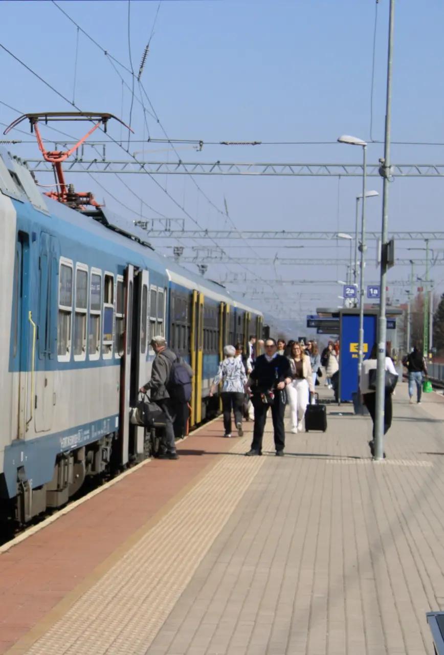 @Dominik 🚂🚃🚌