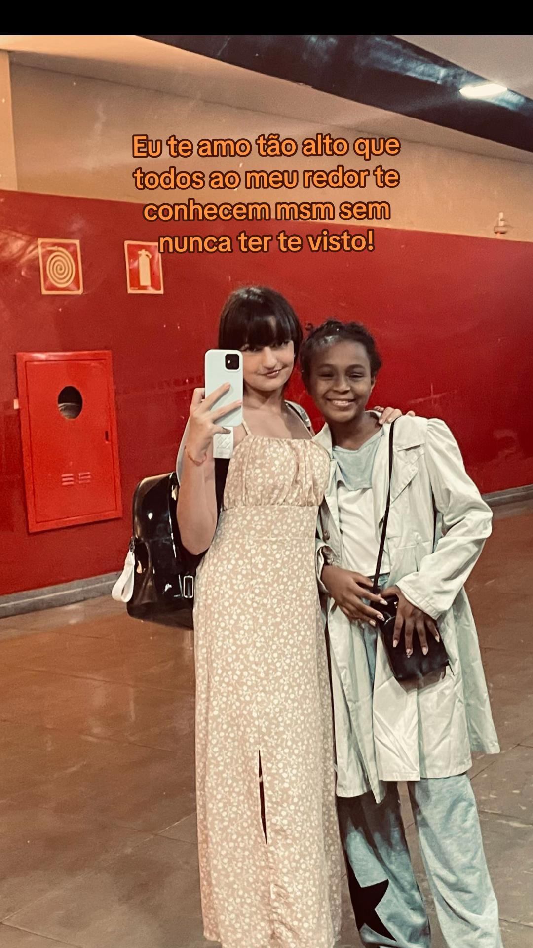 @_yasmin._.santos_