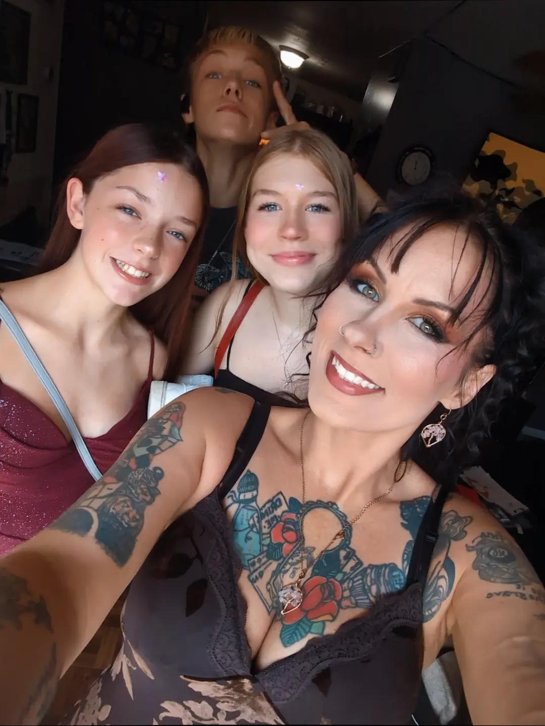 @HazelTatGemini🤘
