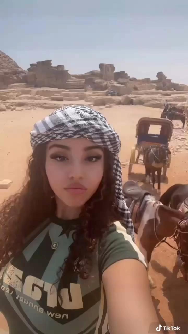 @لارا