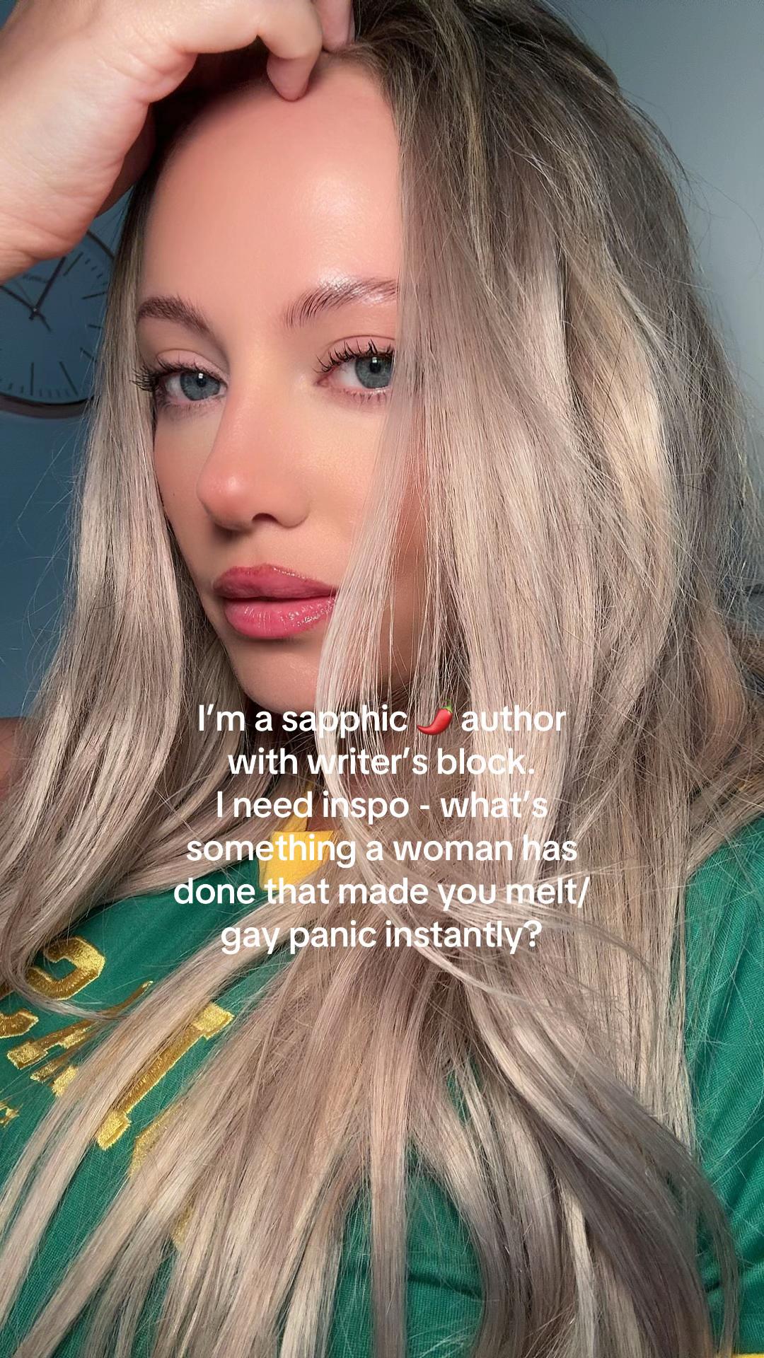 @Lisa J Evans sapphic author ⚢