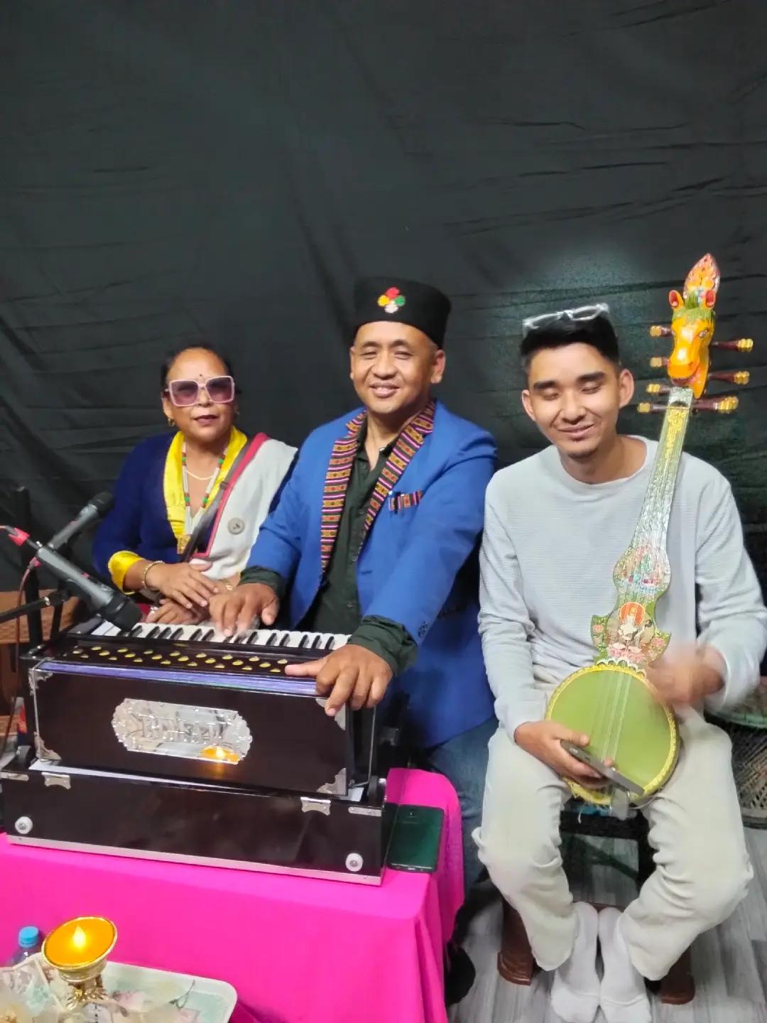 @संगिता थीङ