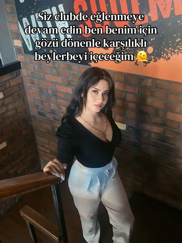 @L A U R A “ 🕷️