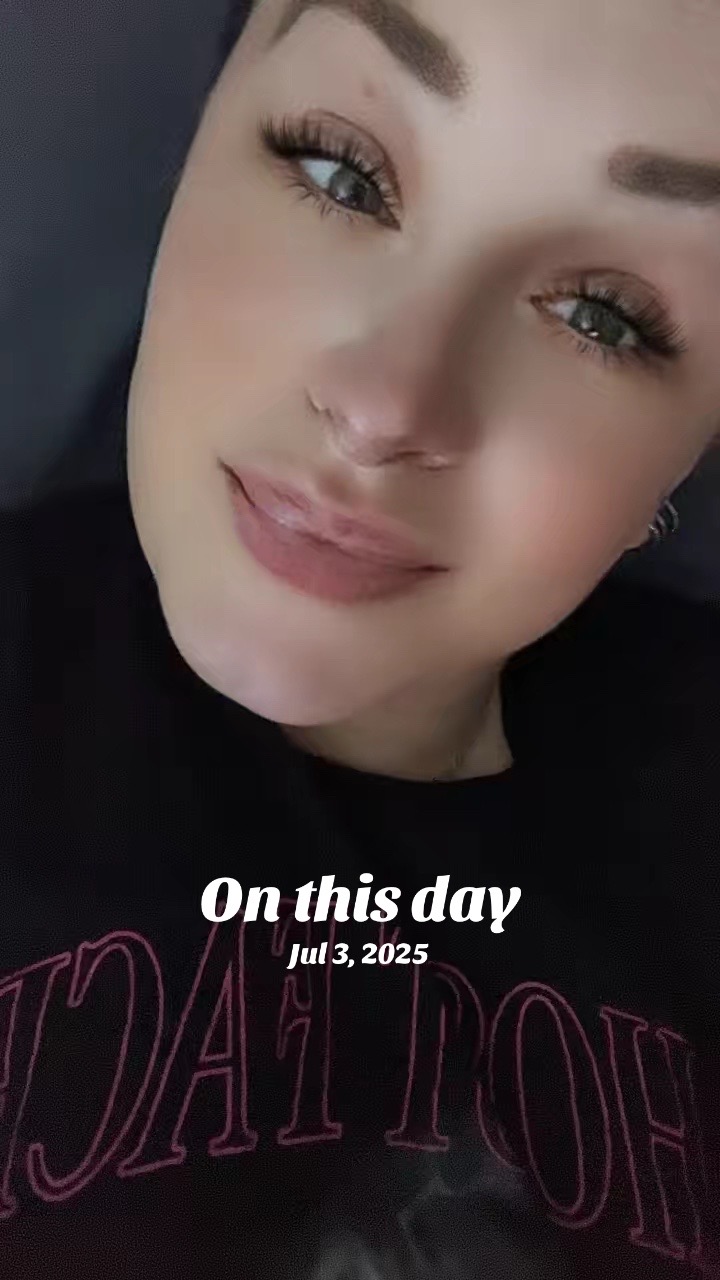 @JustASmallTownGirl🩷💜