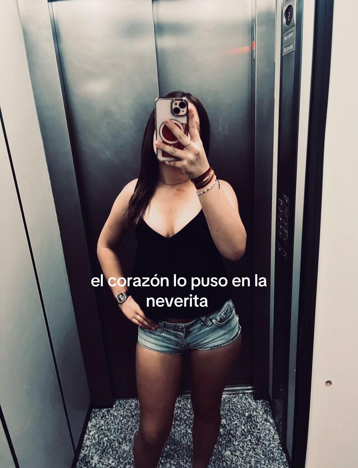 @𝒱