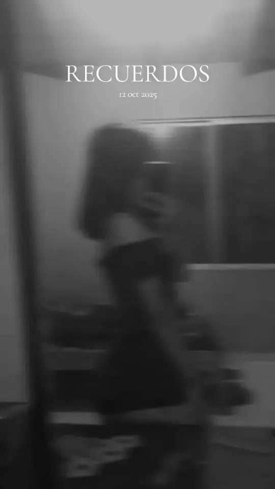 @🚶🏽♀️