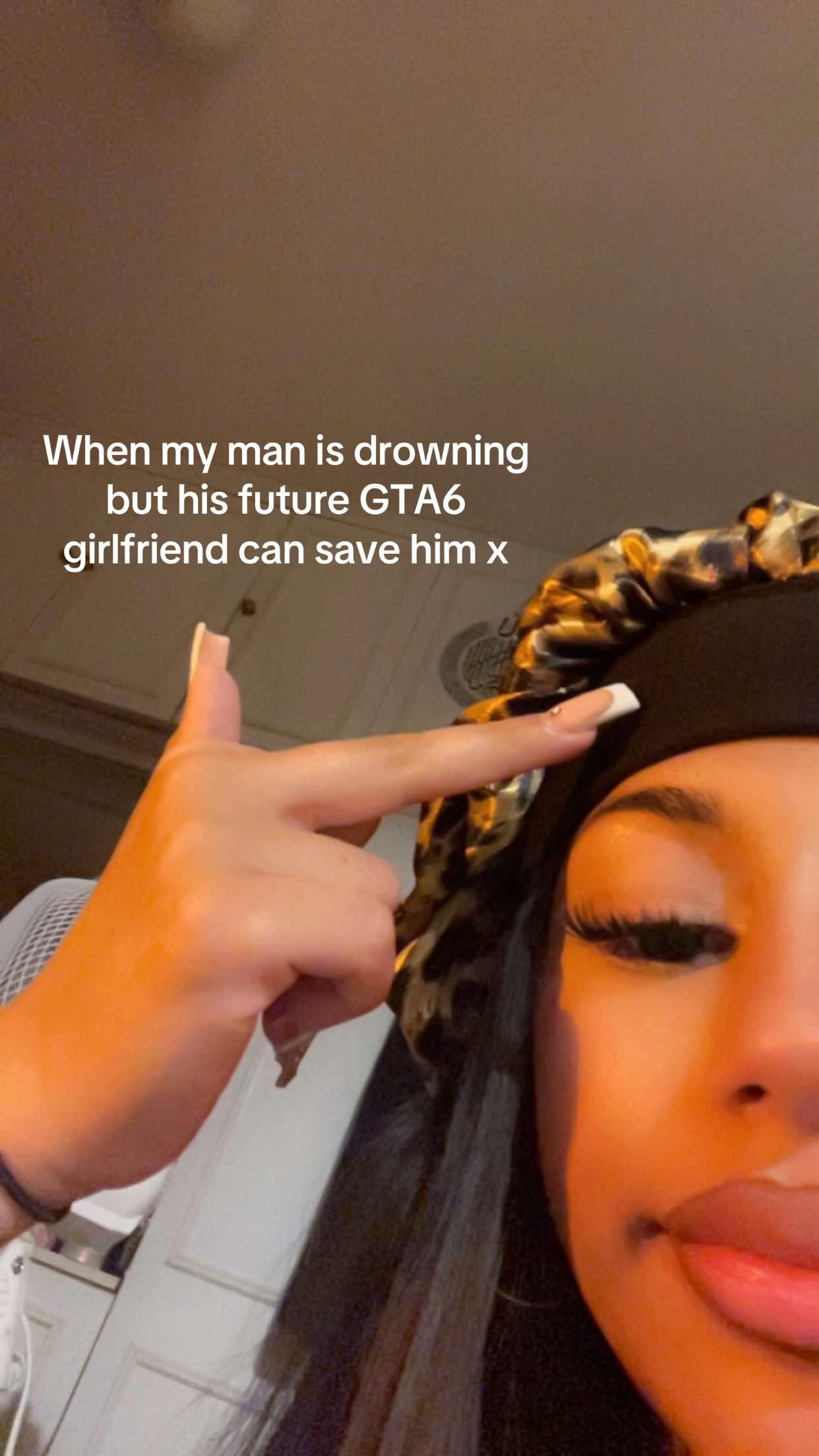 @𝐄ꨄ