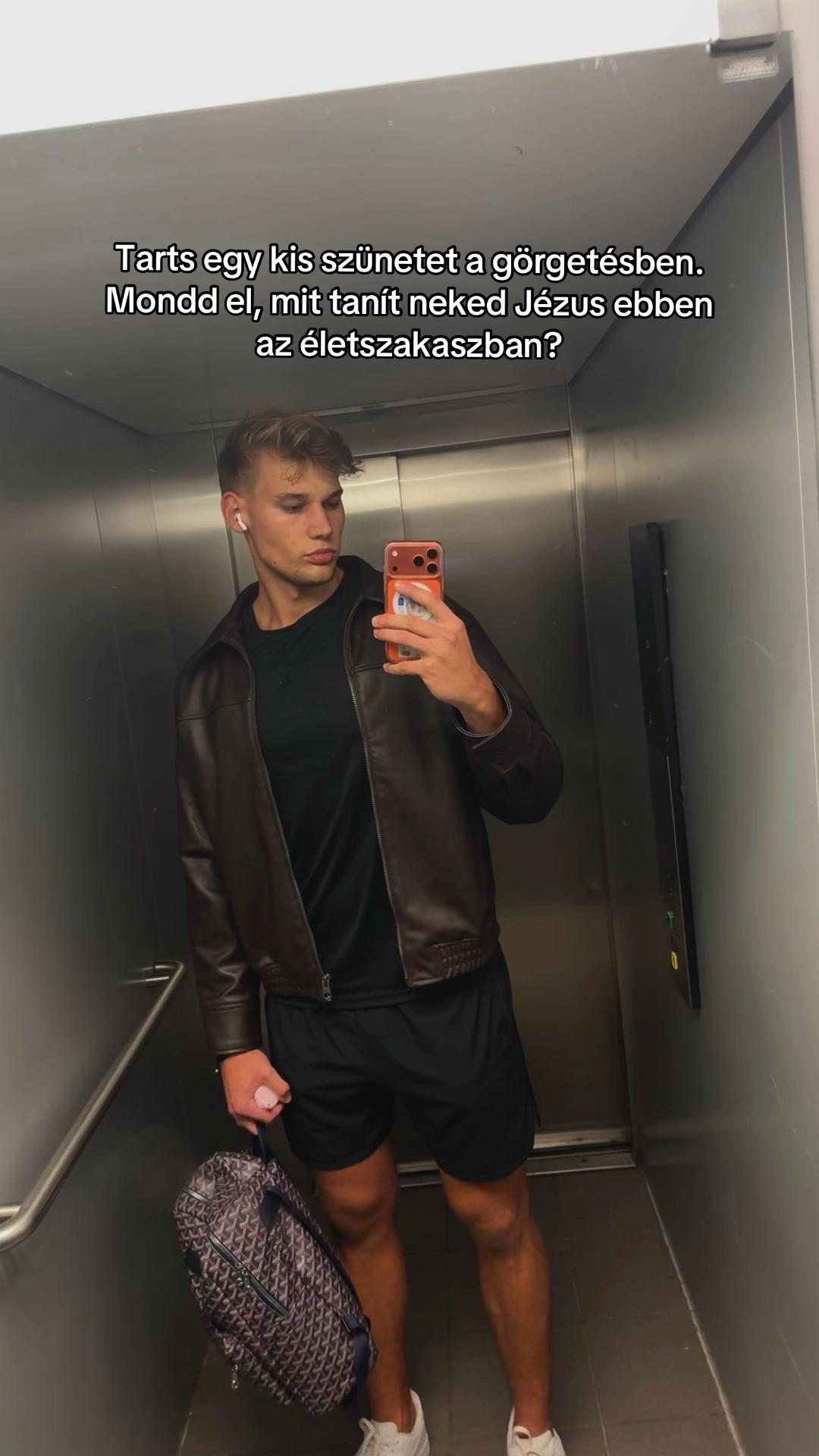 @Moln&aacute;r Andr&aacute;s