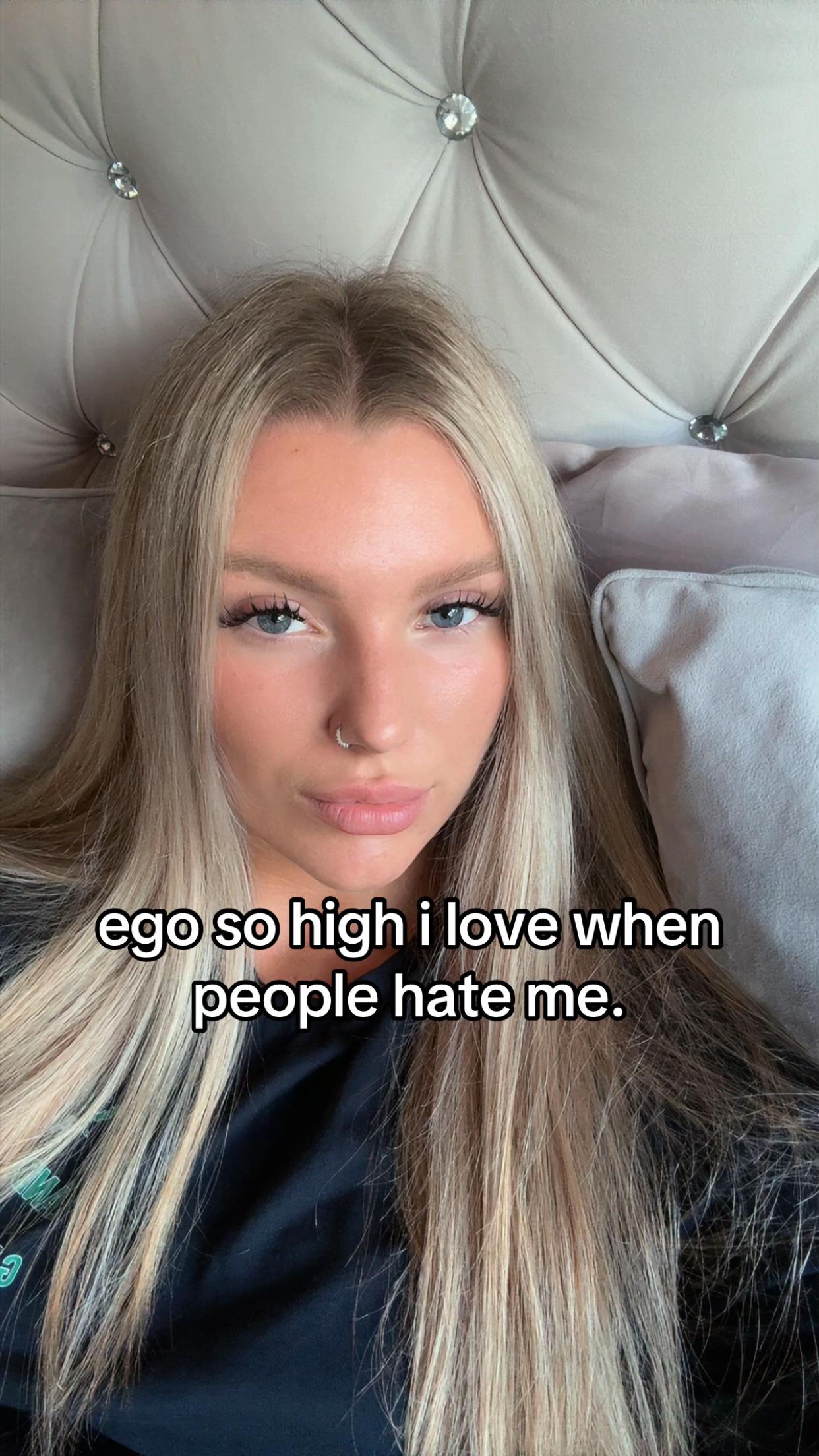 @1llegallybl0nde