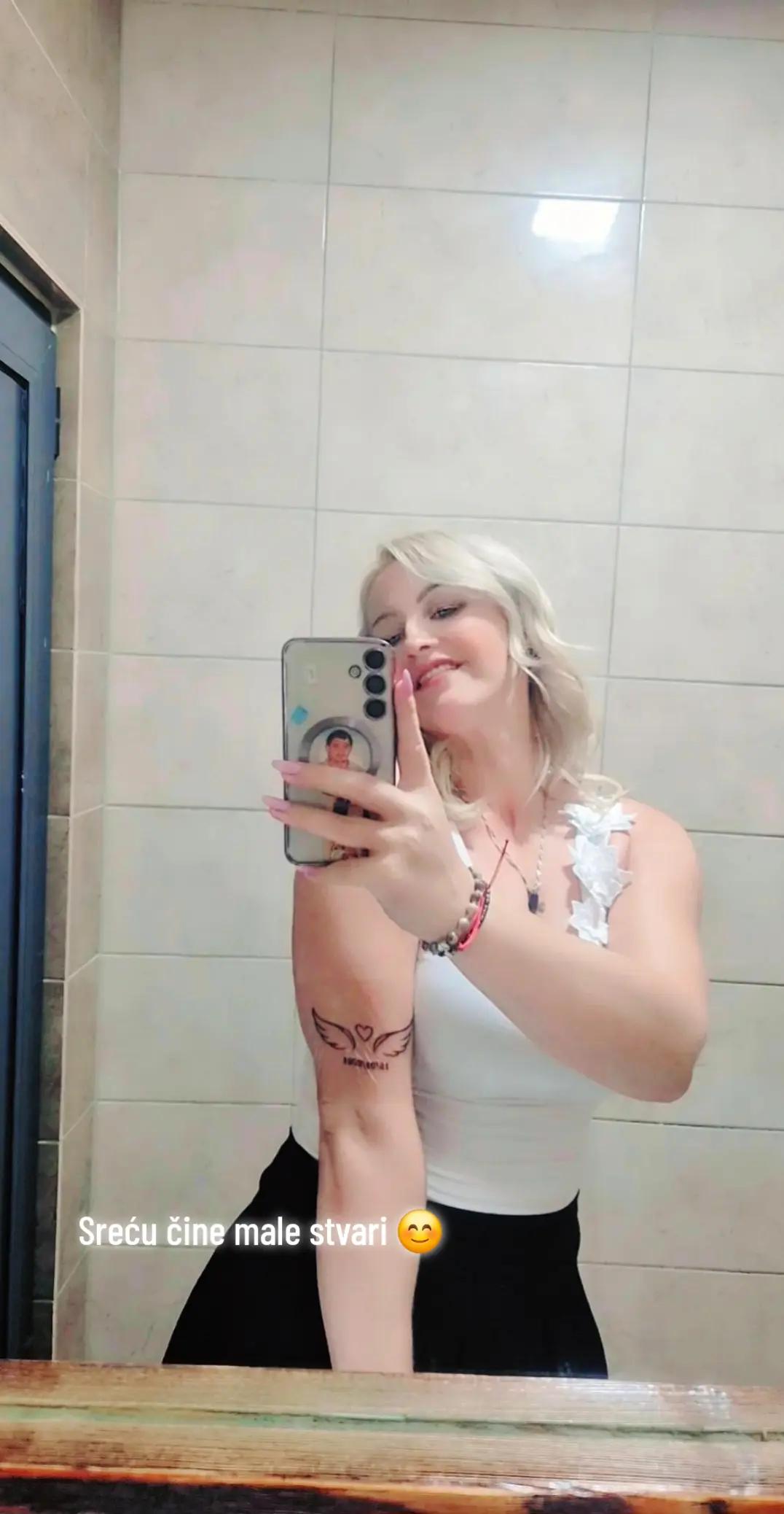 @(_м_и_л_о_ј_е_в_и_ћ_)