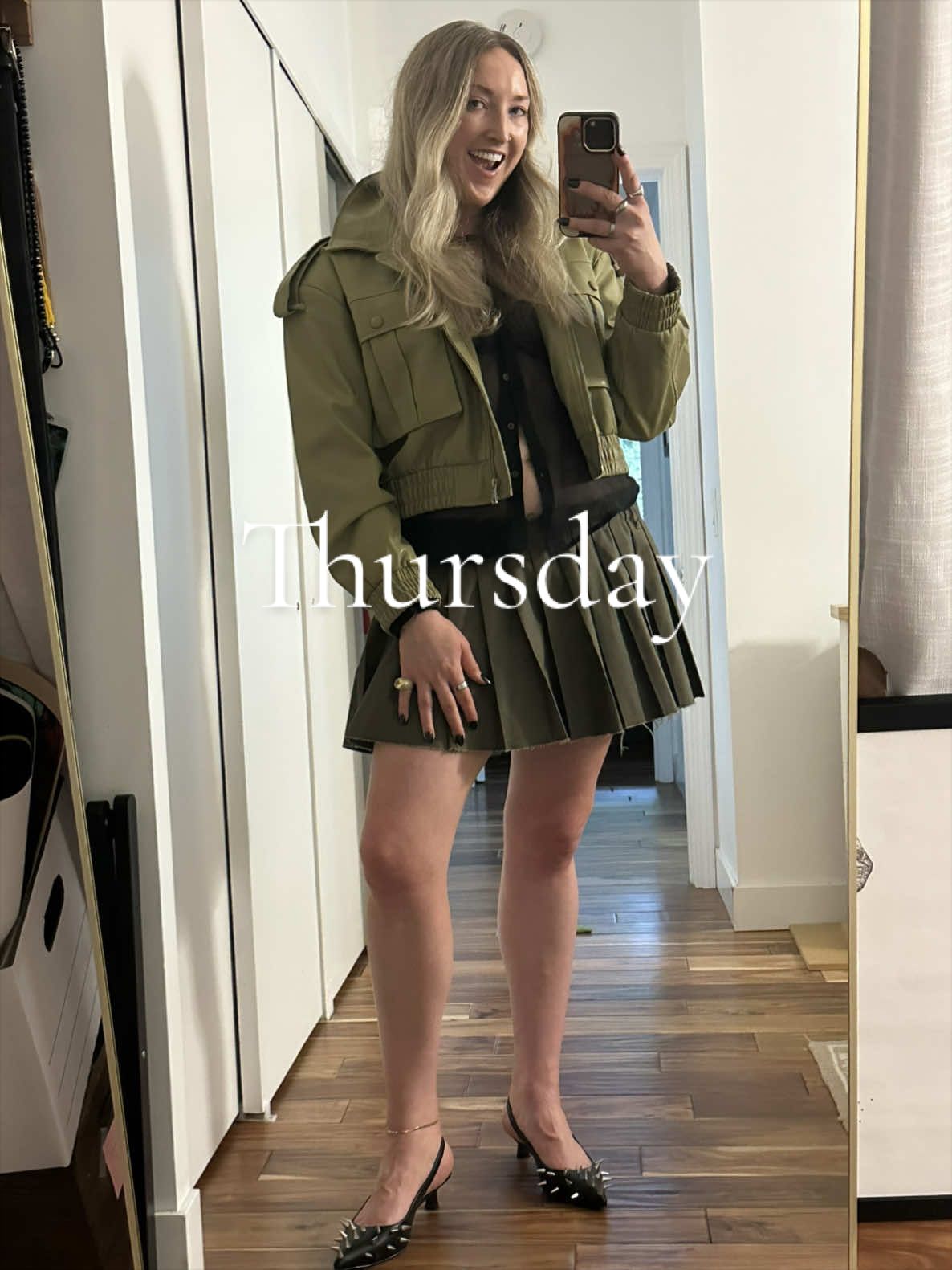 @mommy_looong_legs