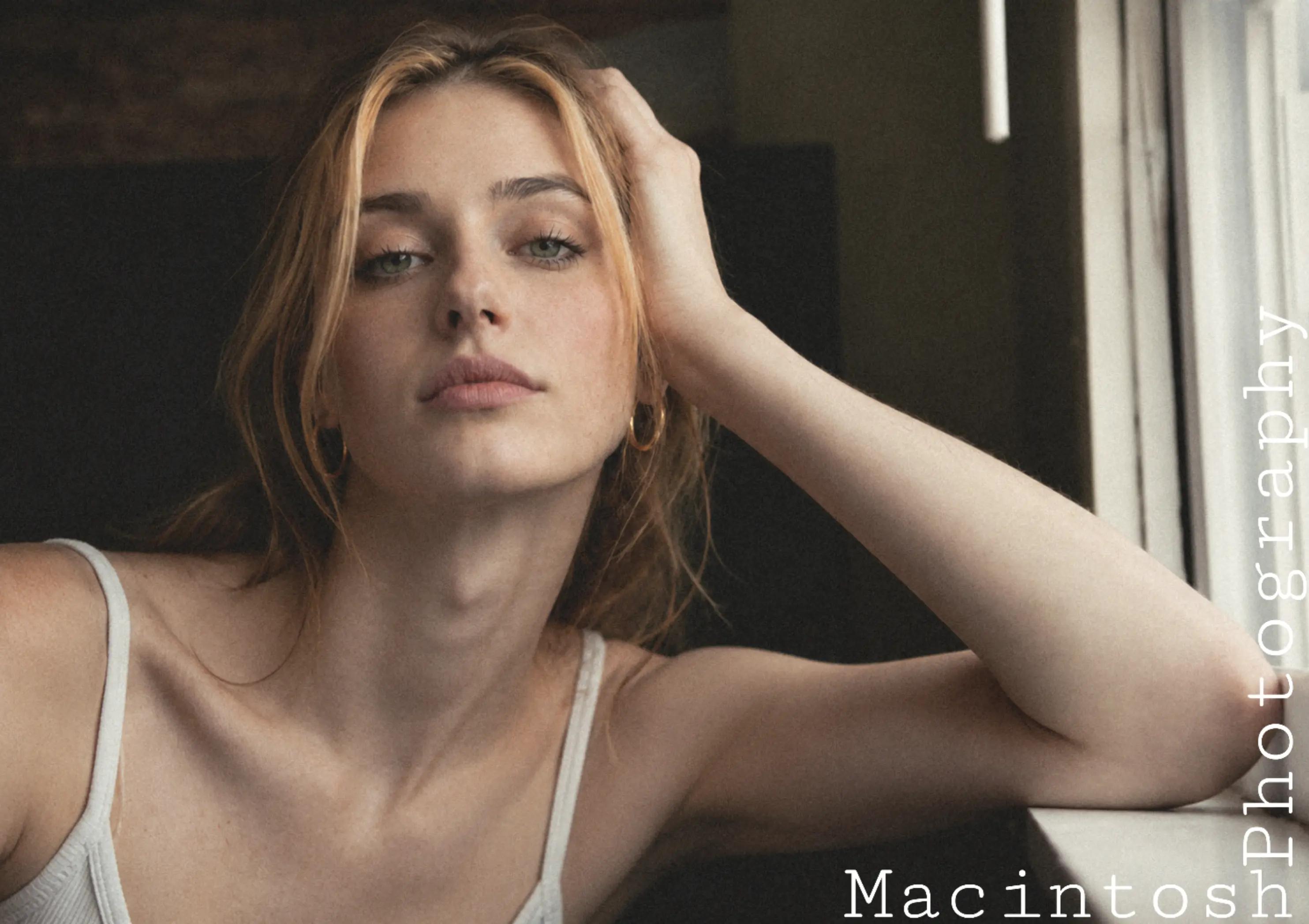 @Female_Neck_Appreciation