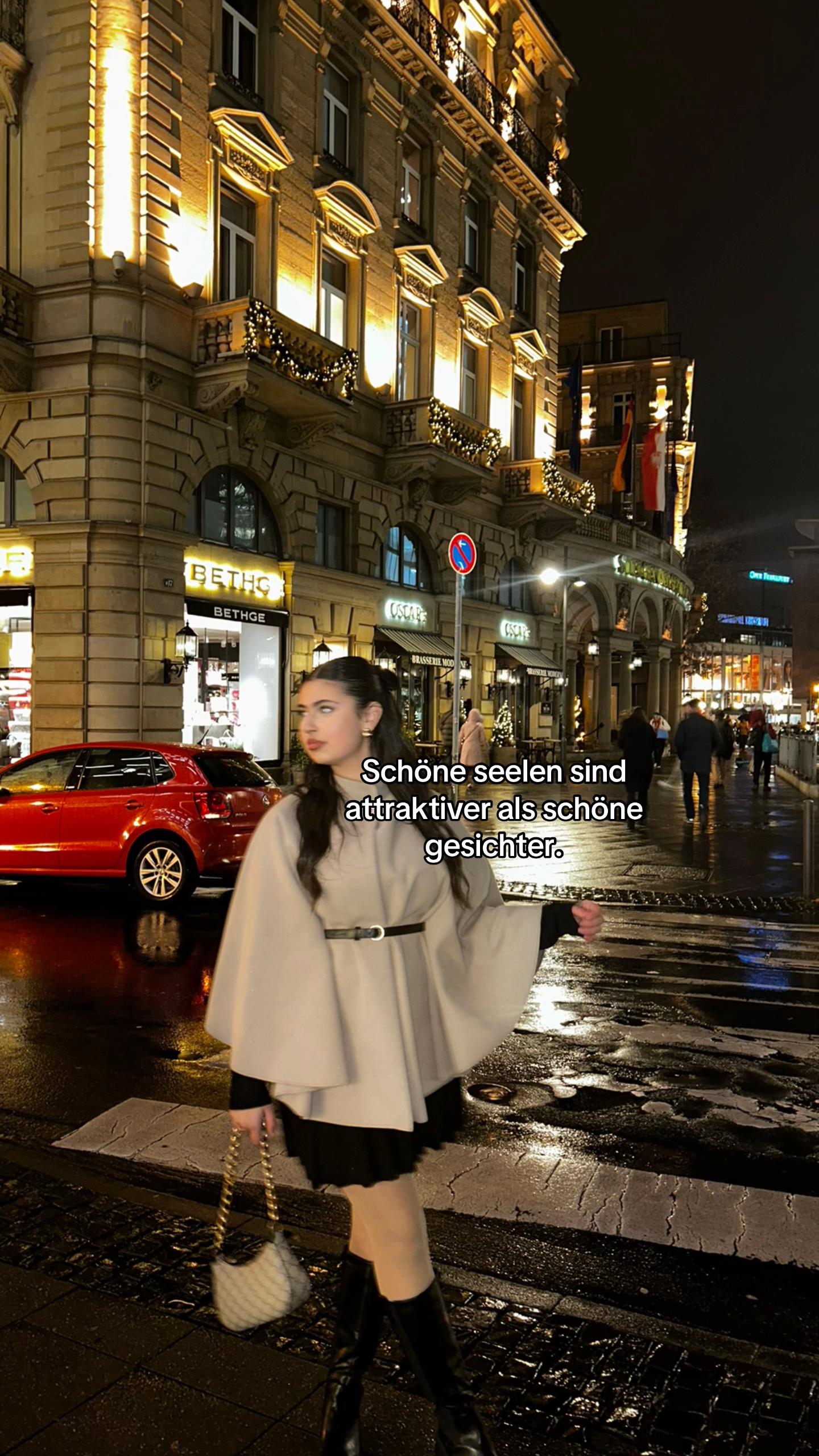 @⃟