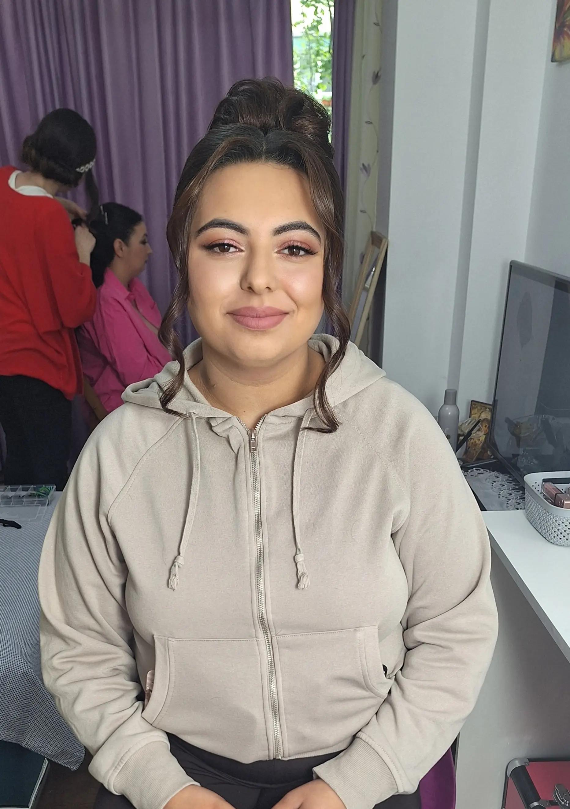 @Make up Elena