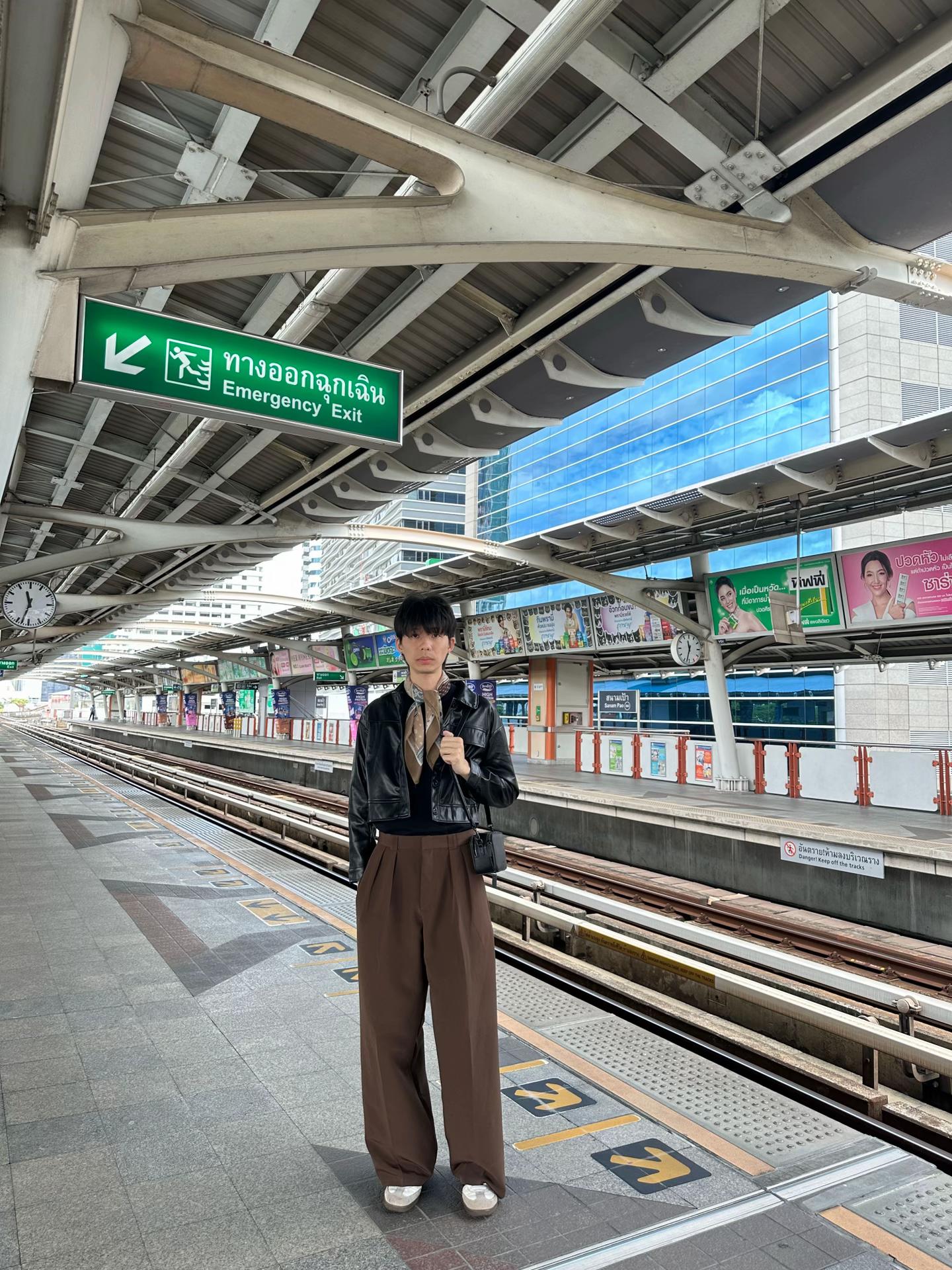 @𝐃𝐞𝐯𝐢𝐧อยากเป็นคนไทย🇭🇰