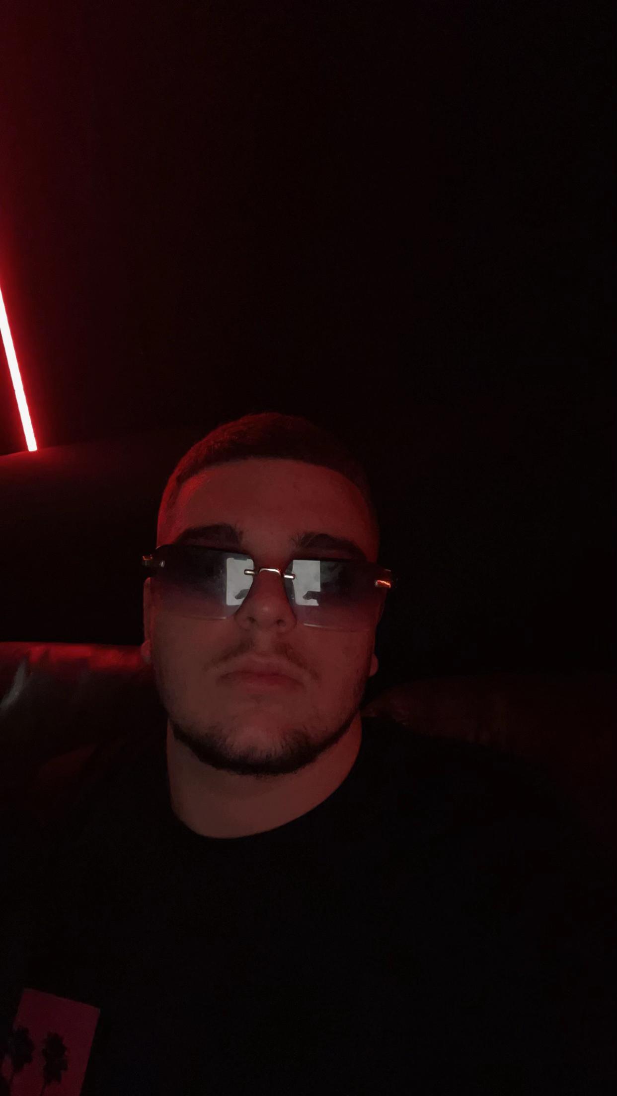 @B|B🦈