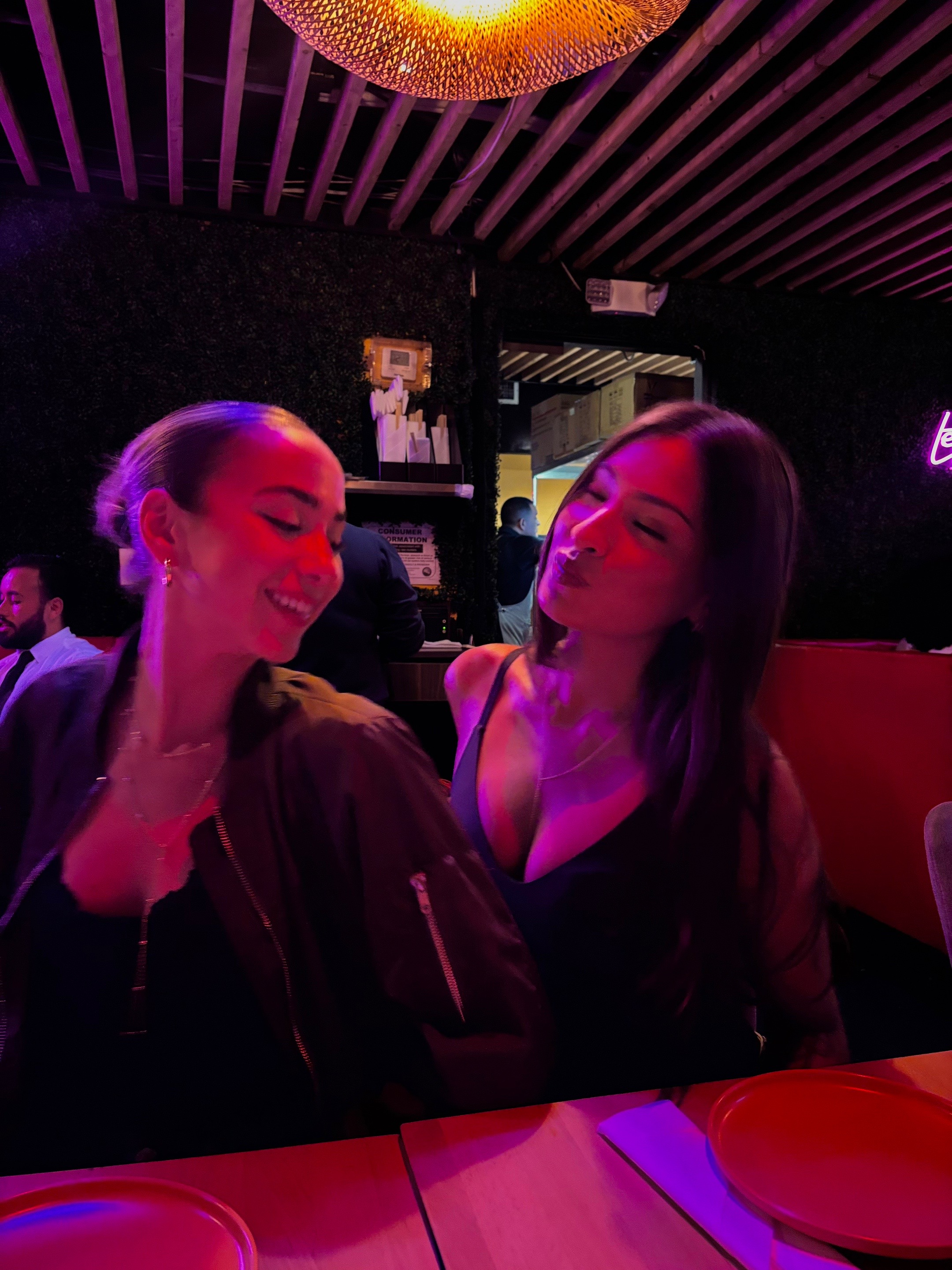 @laura