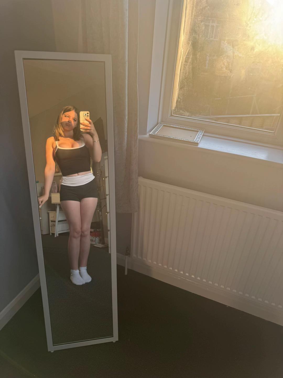 @𝓈𝑜𝓅𝒽𝒾𝑒🍒
