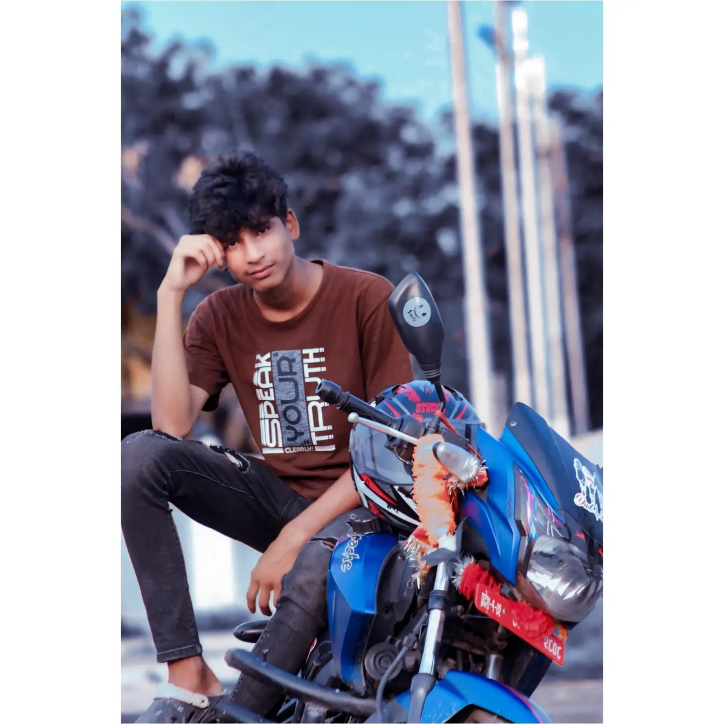 @M O N U 🕸️🕷️