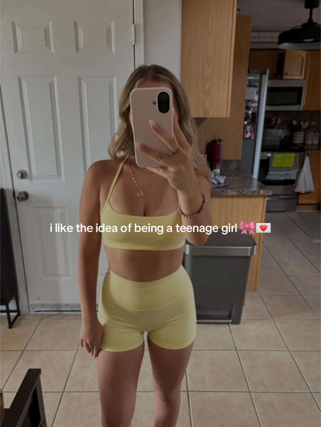 @emily-bella