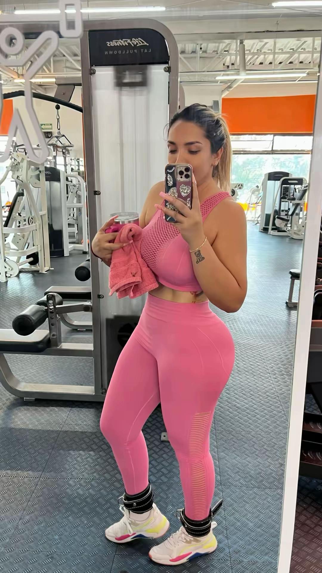 @Alejandra Villegas N