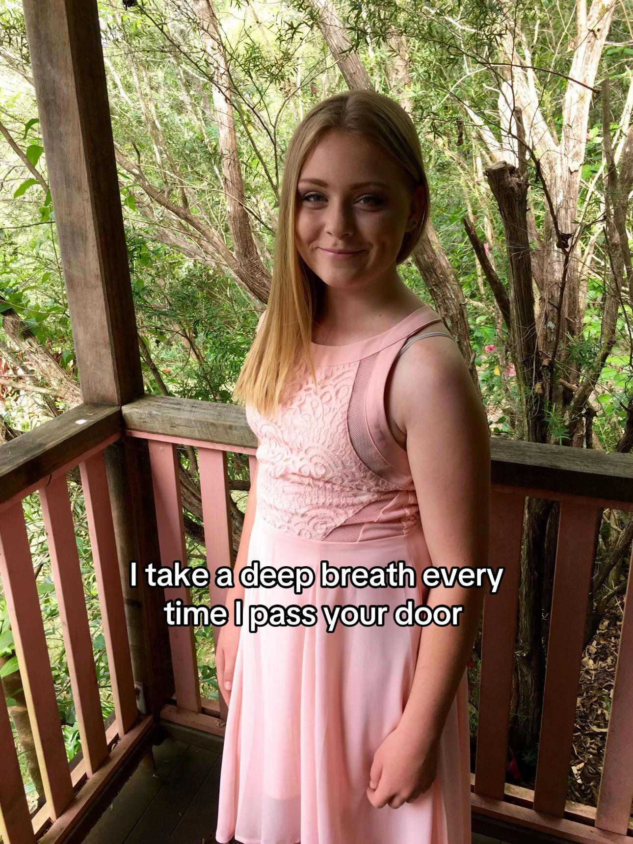 @:P