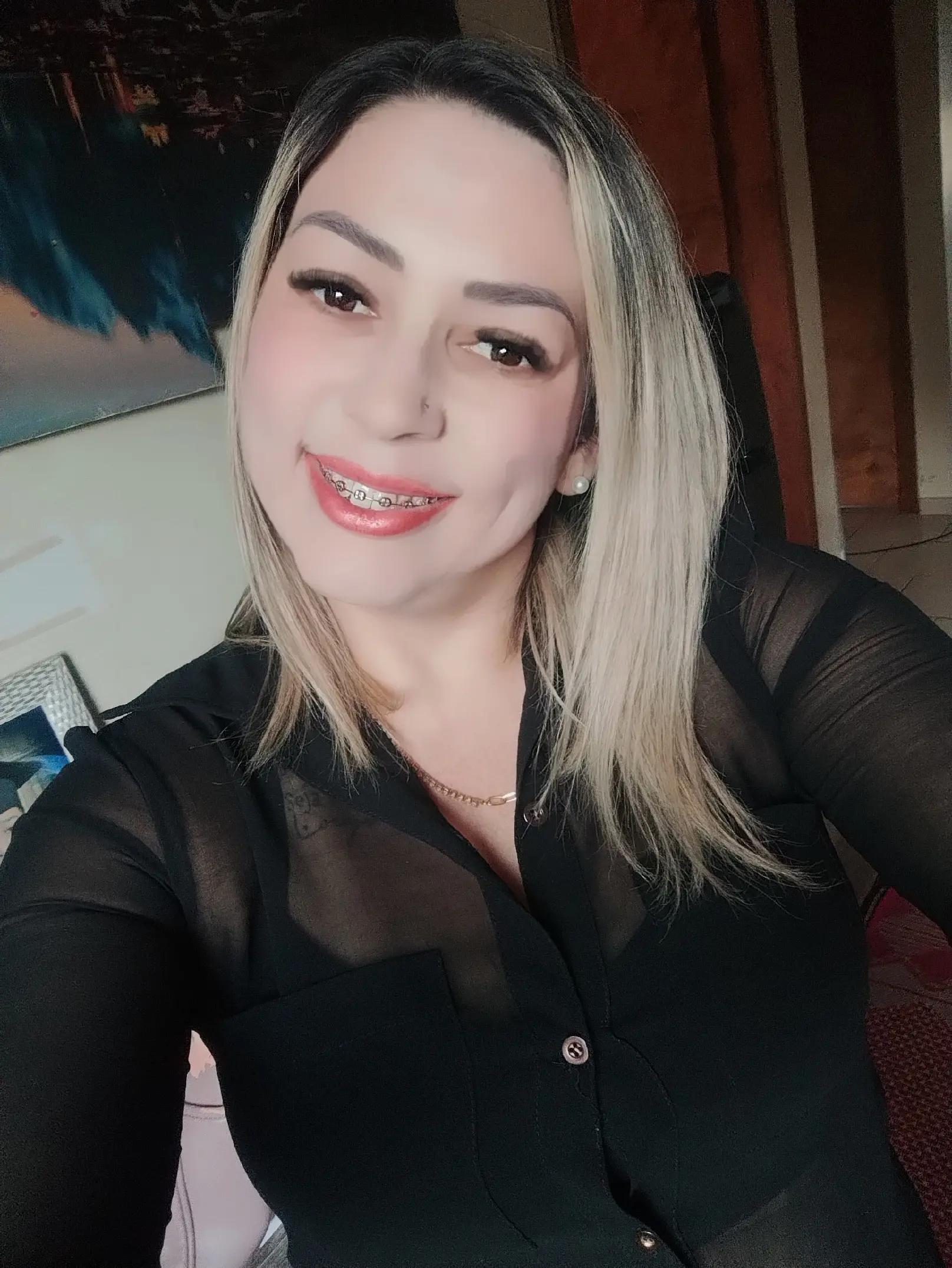 @T&acirc;nia Lara