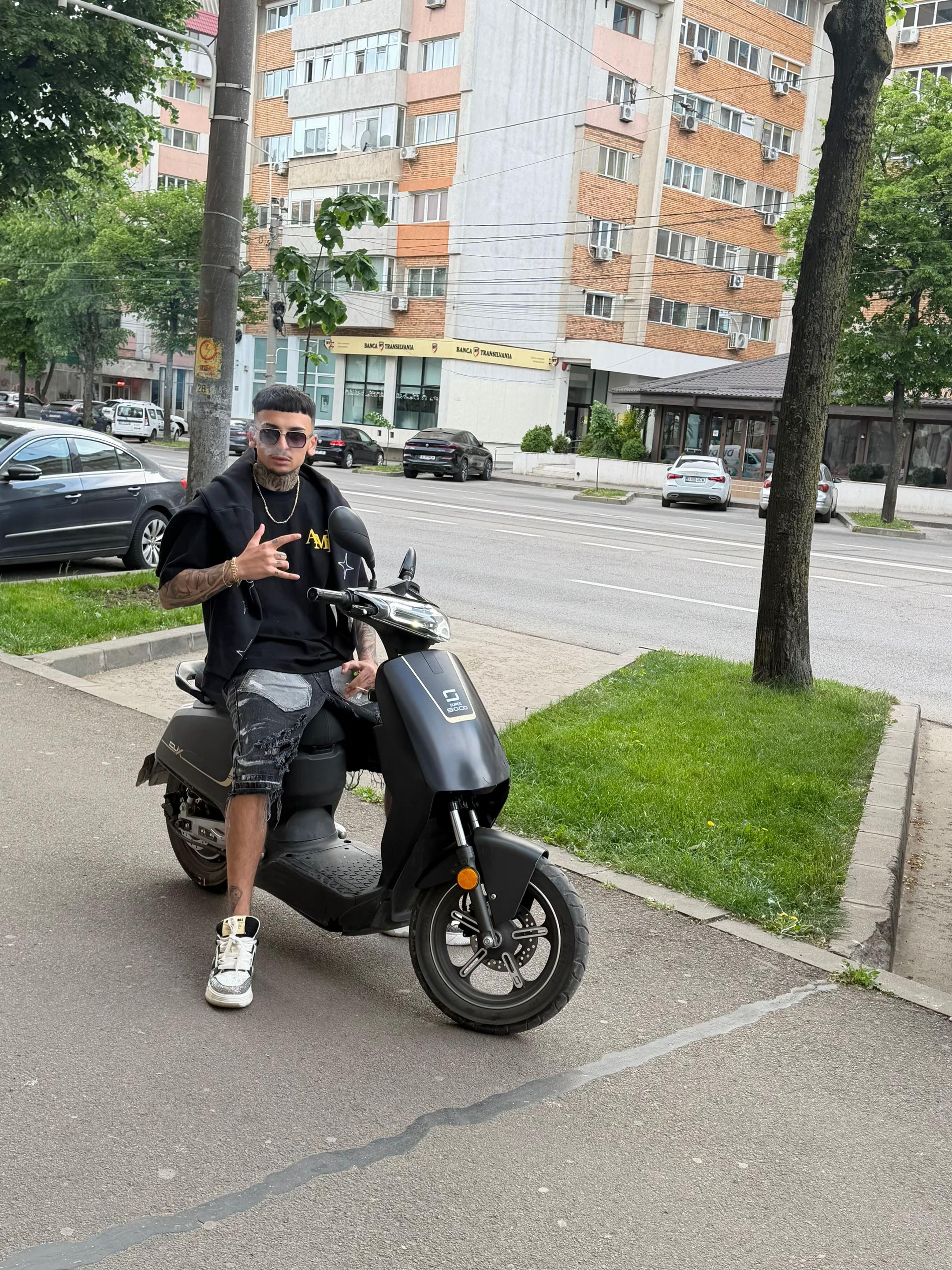 @Lazăr666