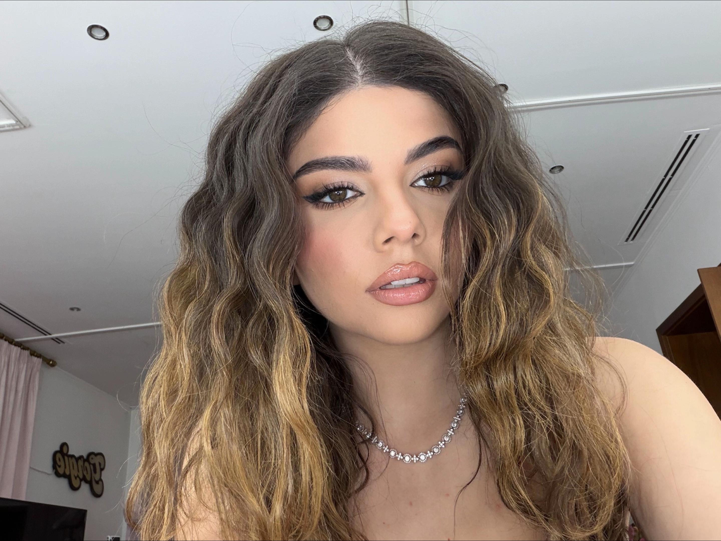 @cezara