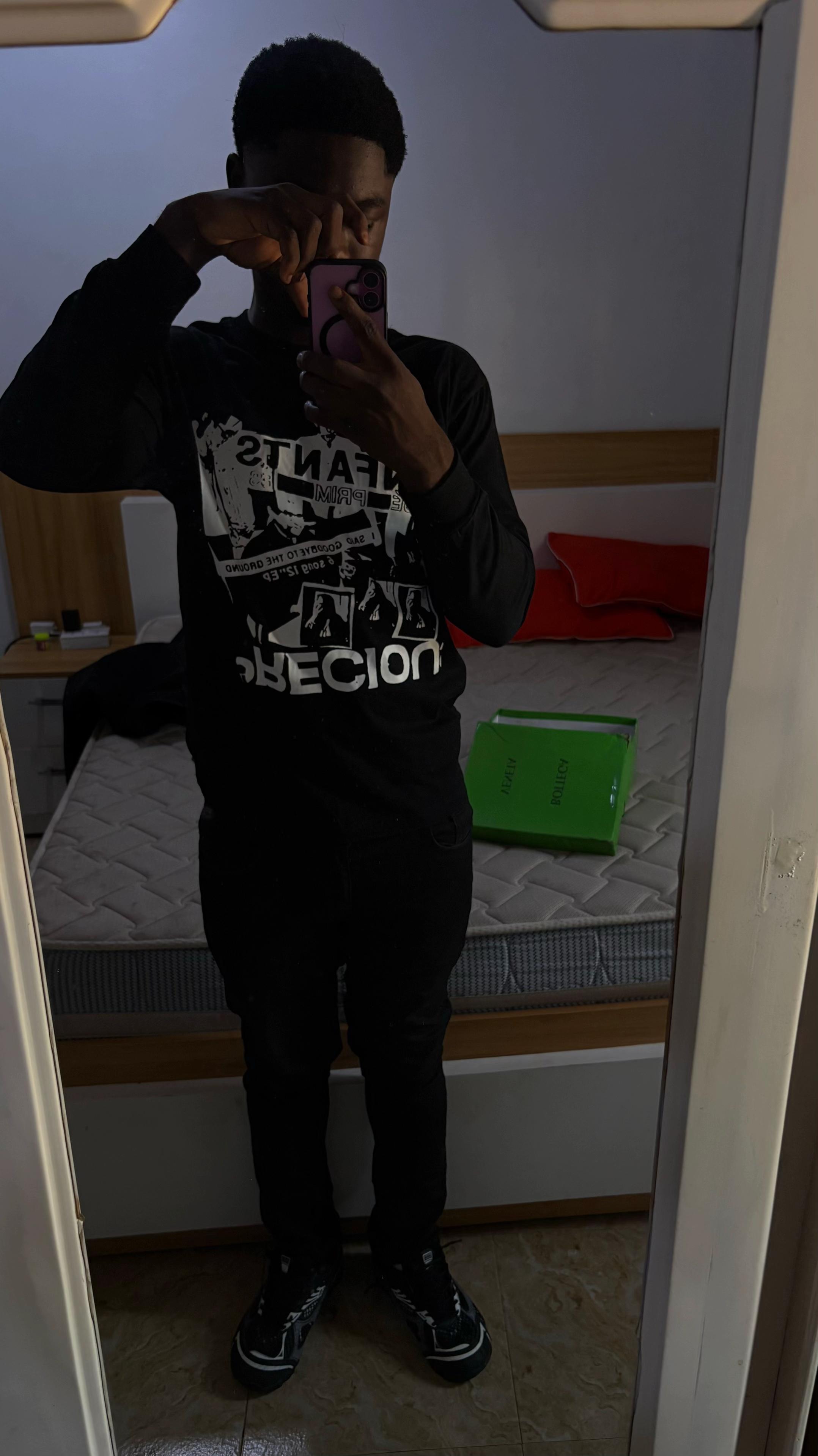 @/&Egrave;xpensive řoboy/🥹💕