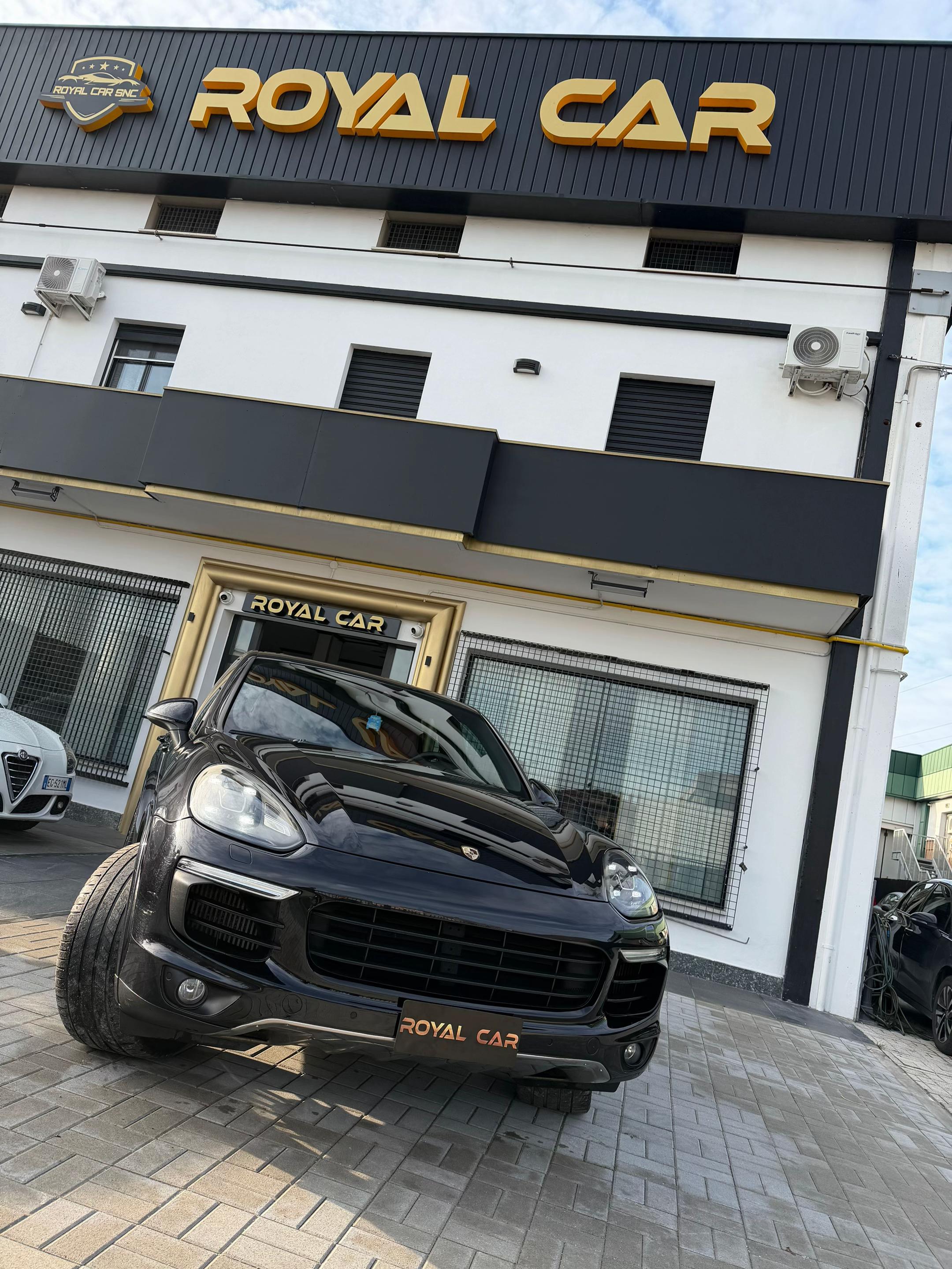@RoyalCarSnc