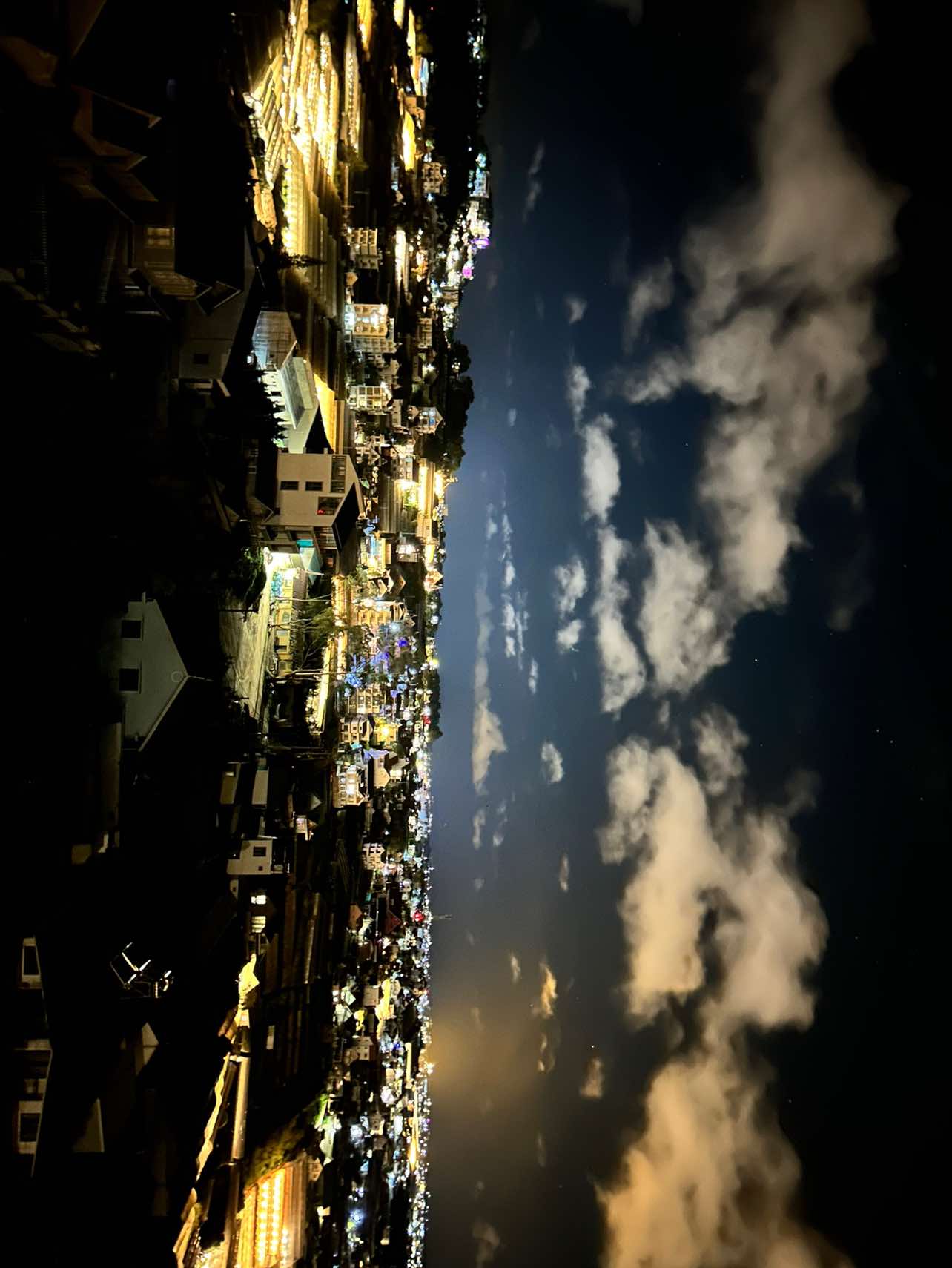 @Xóm Chợ Là Nhà