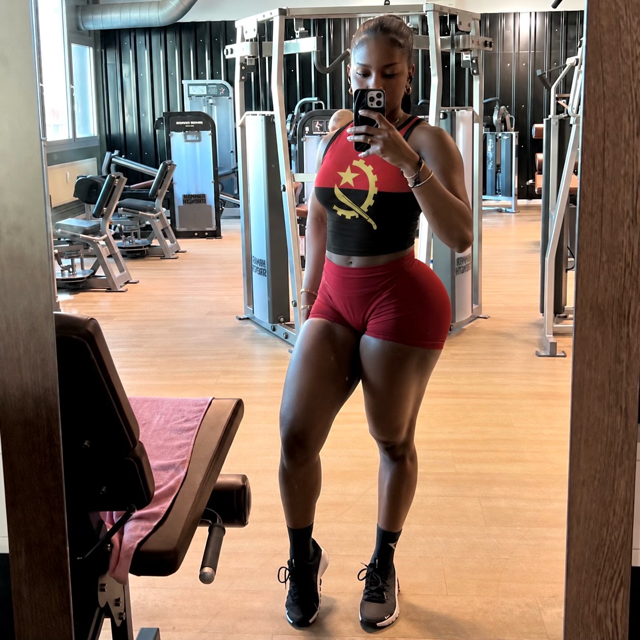 @idania.monica1