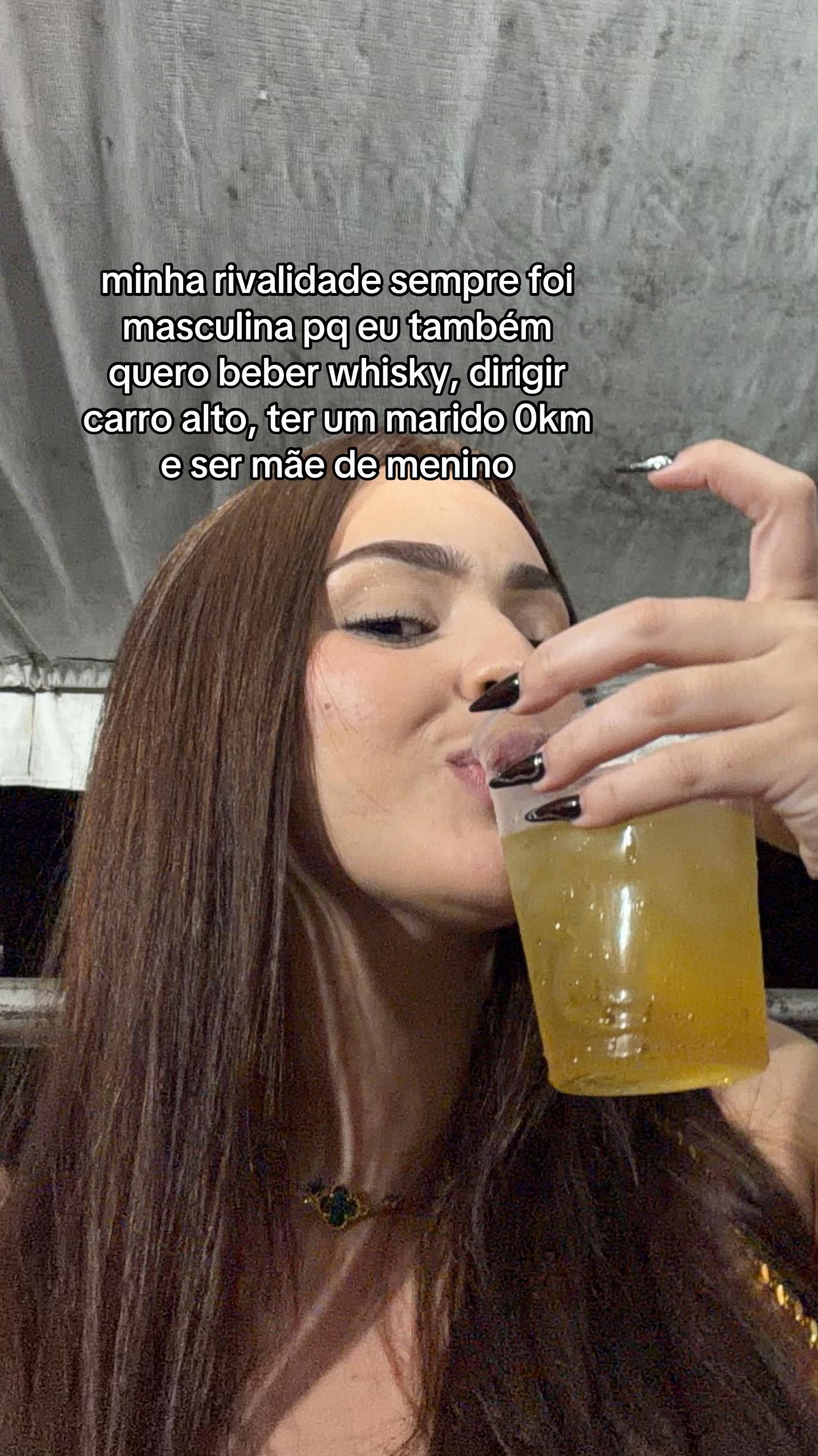 @carlaqueiroz