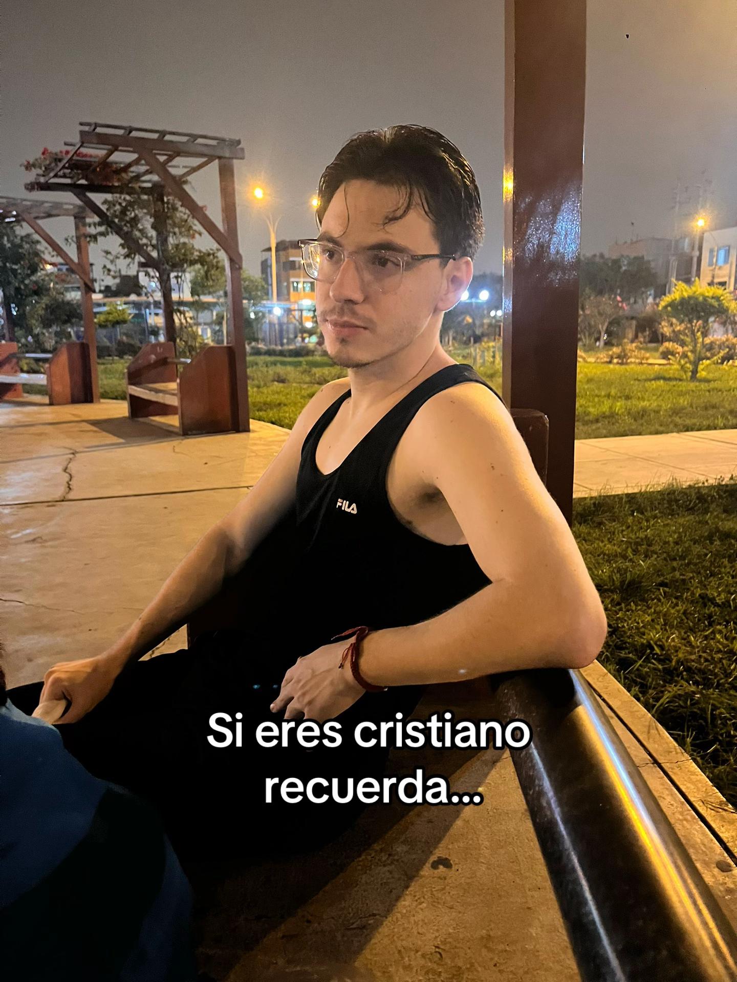 @El&iacute;as Est&eacute;fano Ismod