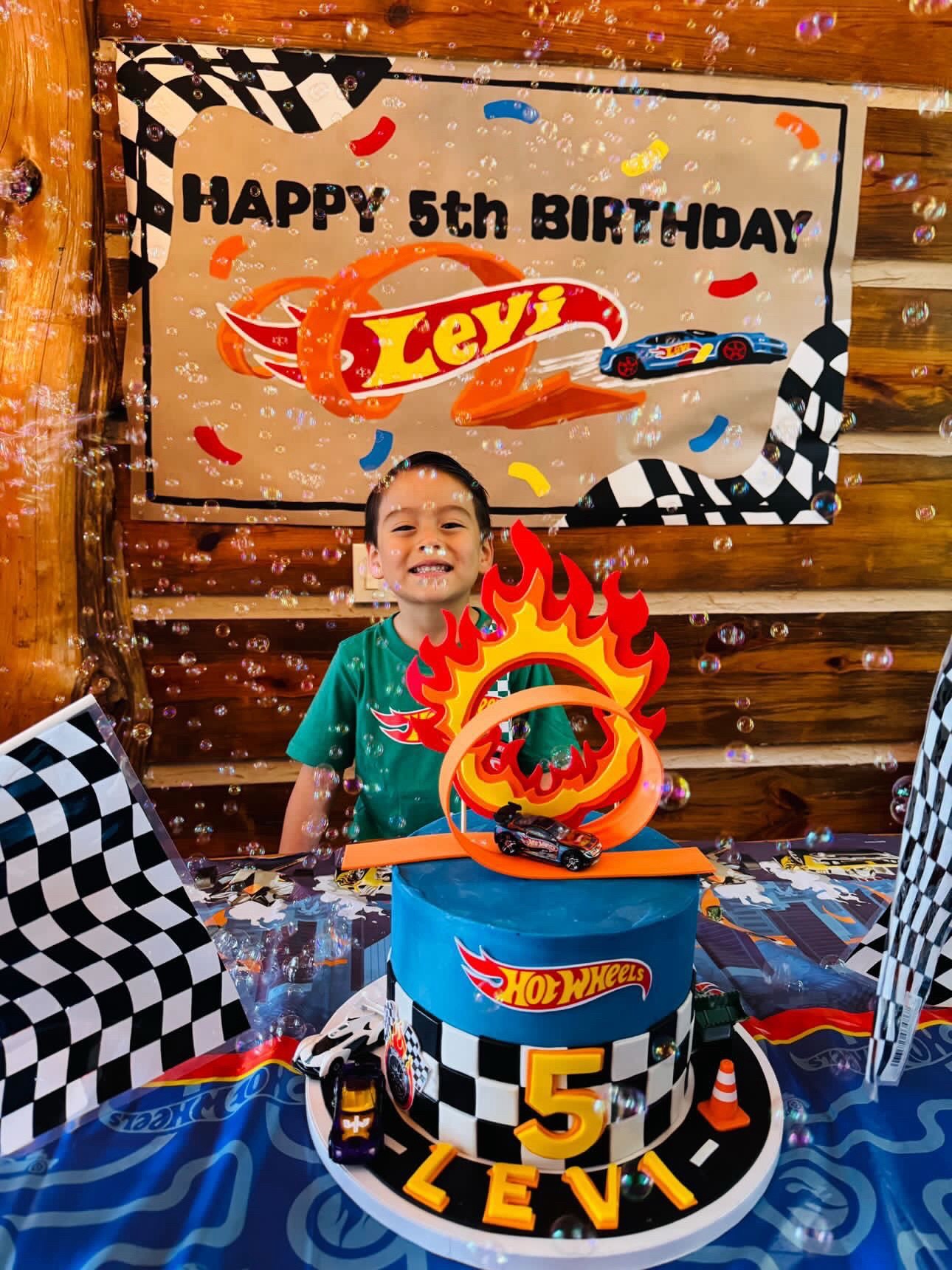 @Lindsey | Banner Artist & Mom