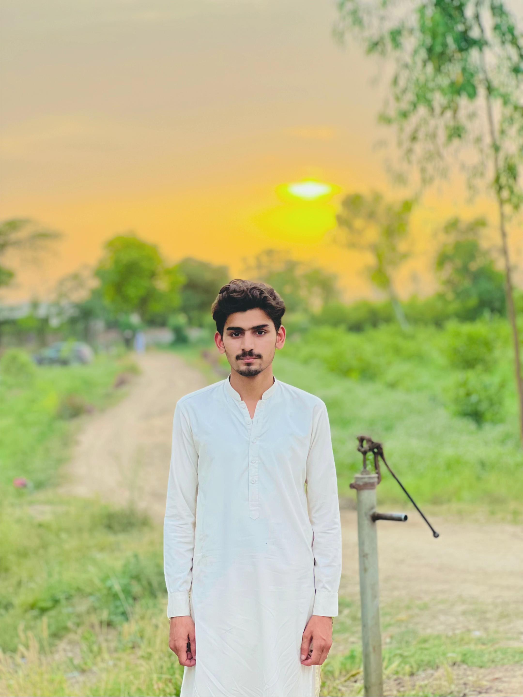 @قمر وڑائچ کامونکی🥂🥀