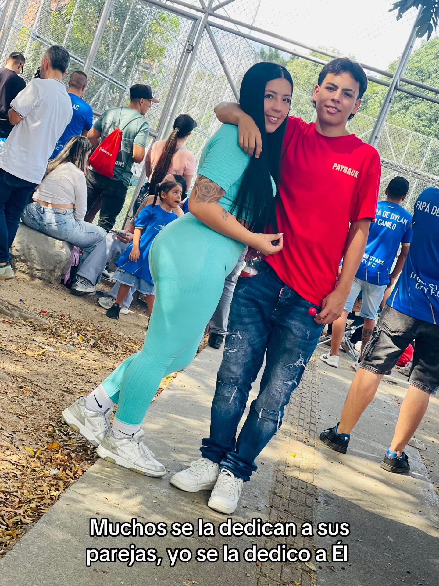 @MANU VÉLEZ👸🏻💘🔥