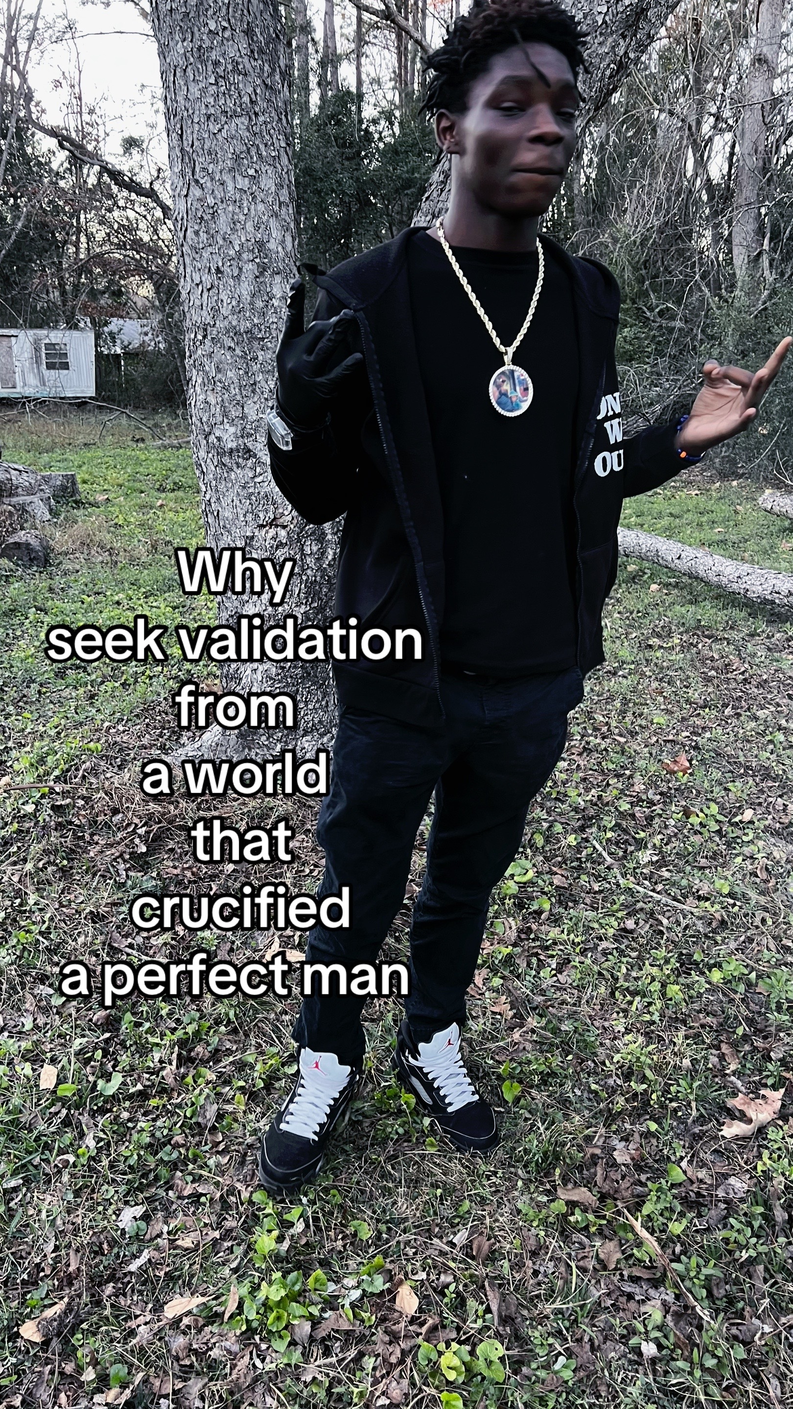 @⃟