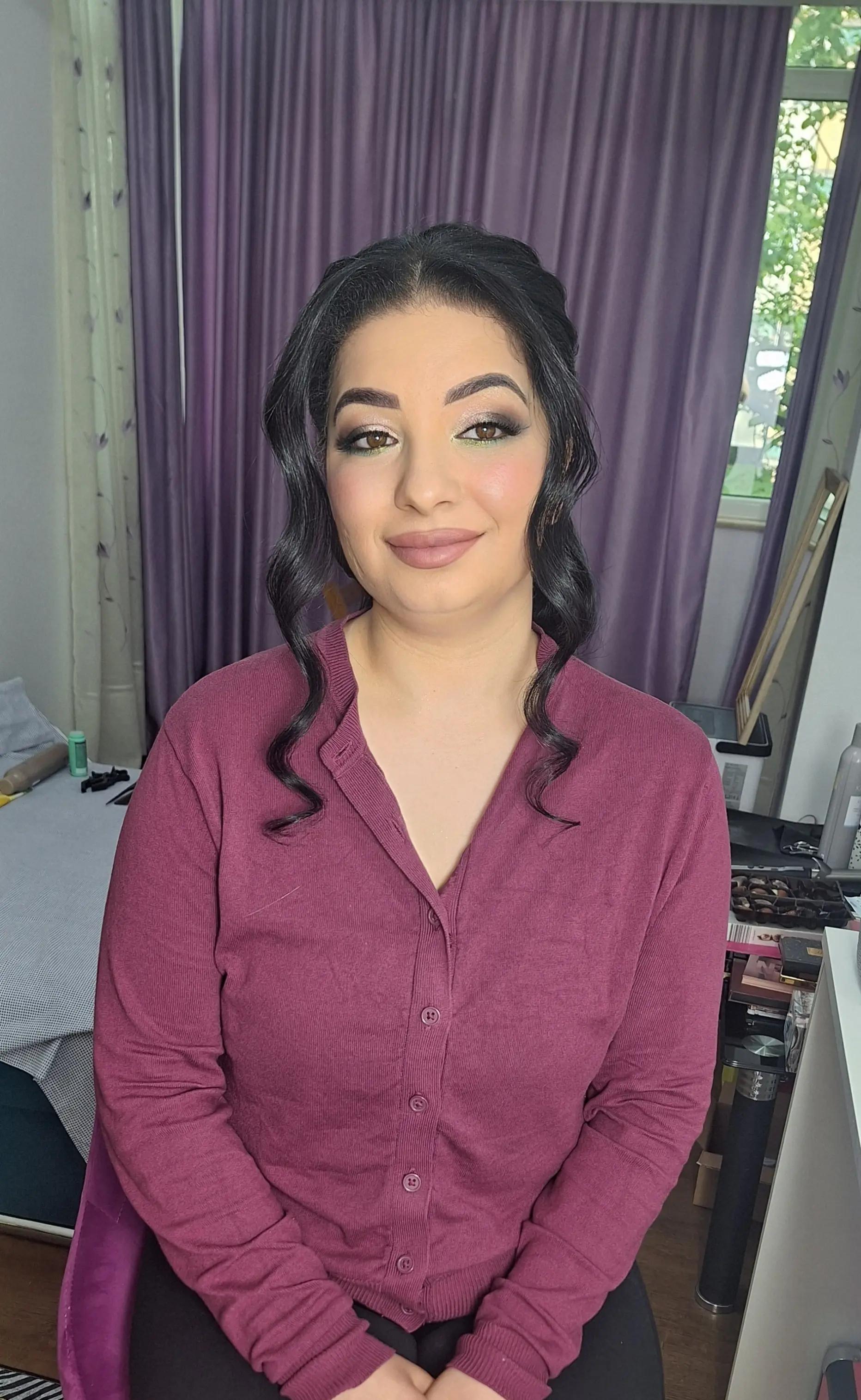 @Make up Elena