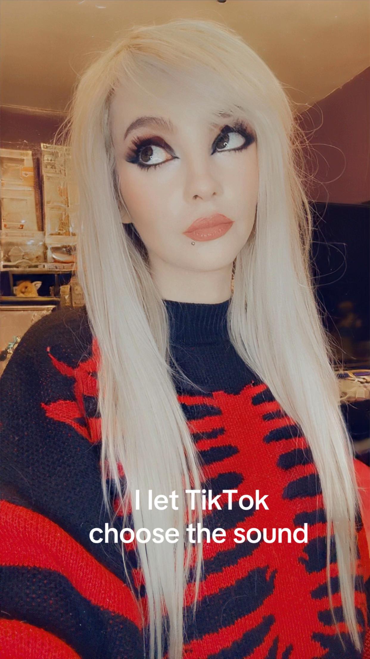 @JeezeLouise