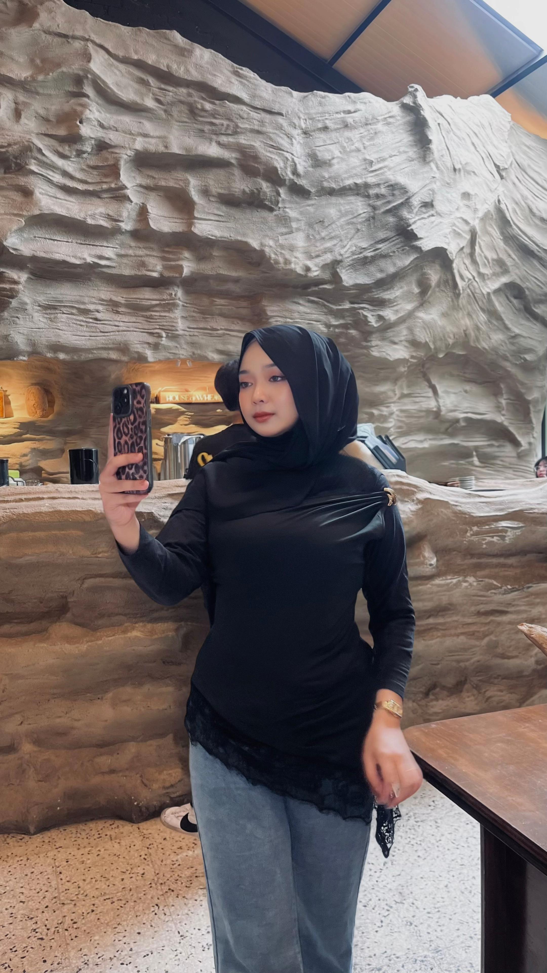 @𝗟 𝗜 𝗬 𝗔