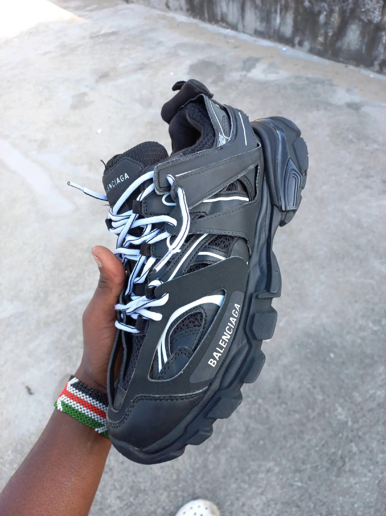 @jarulygotsneakers