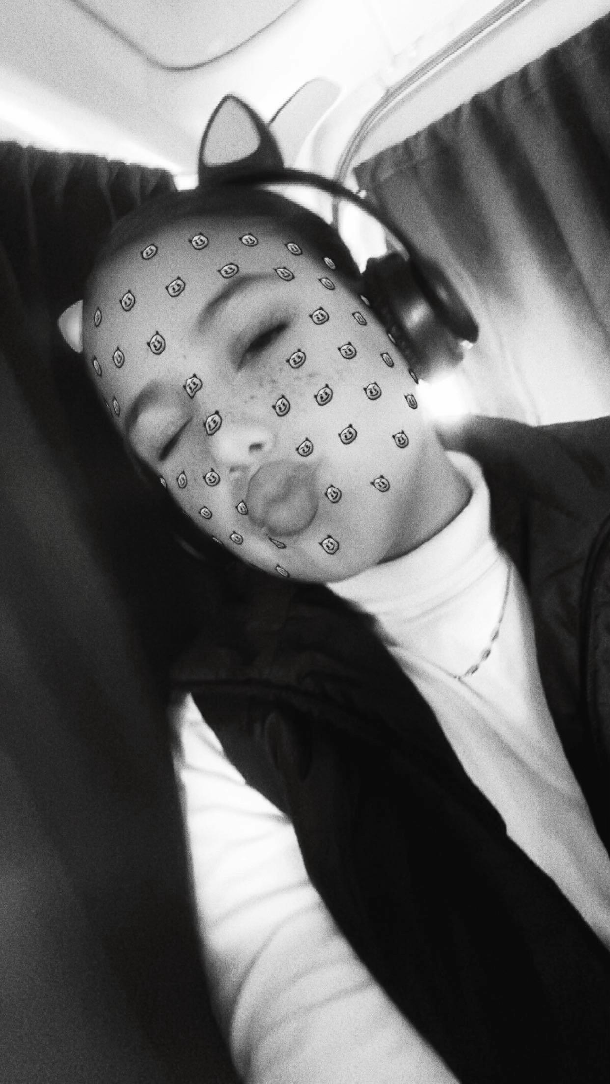 @𝐓