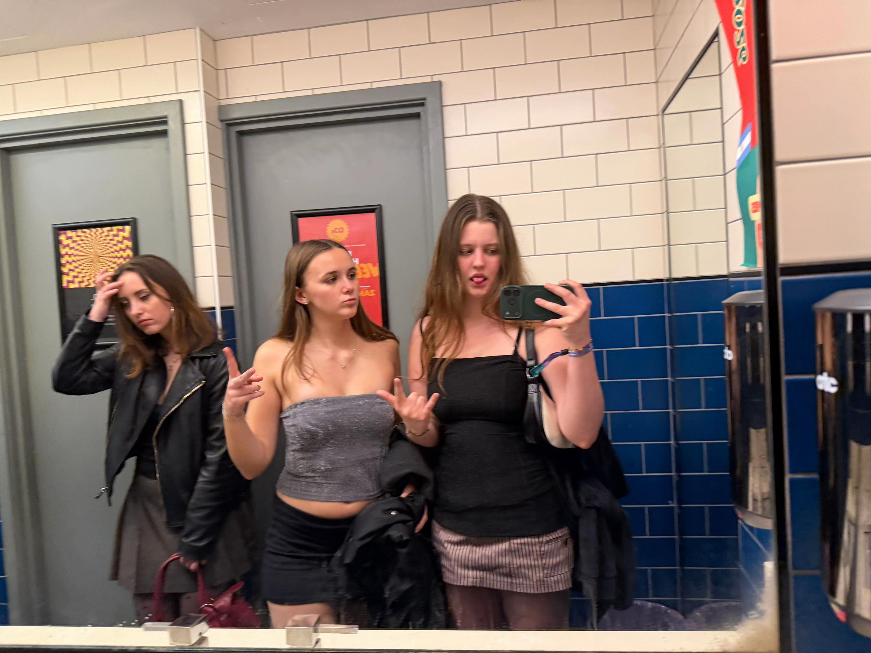 @larissa🫡🎸💞