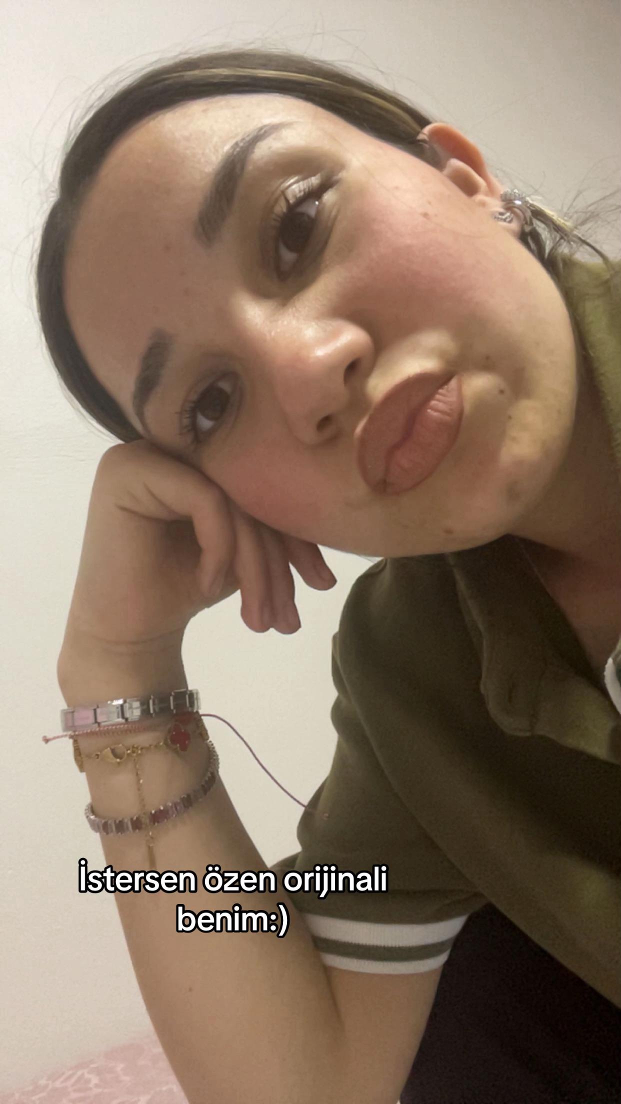 @Aleyna💫