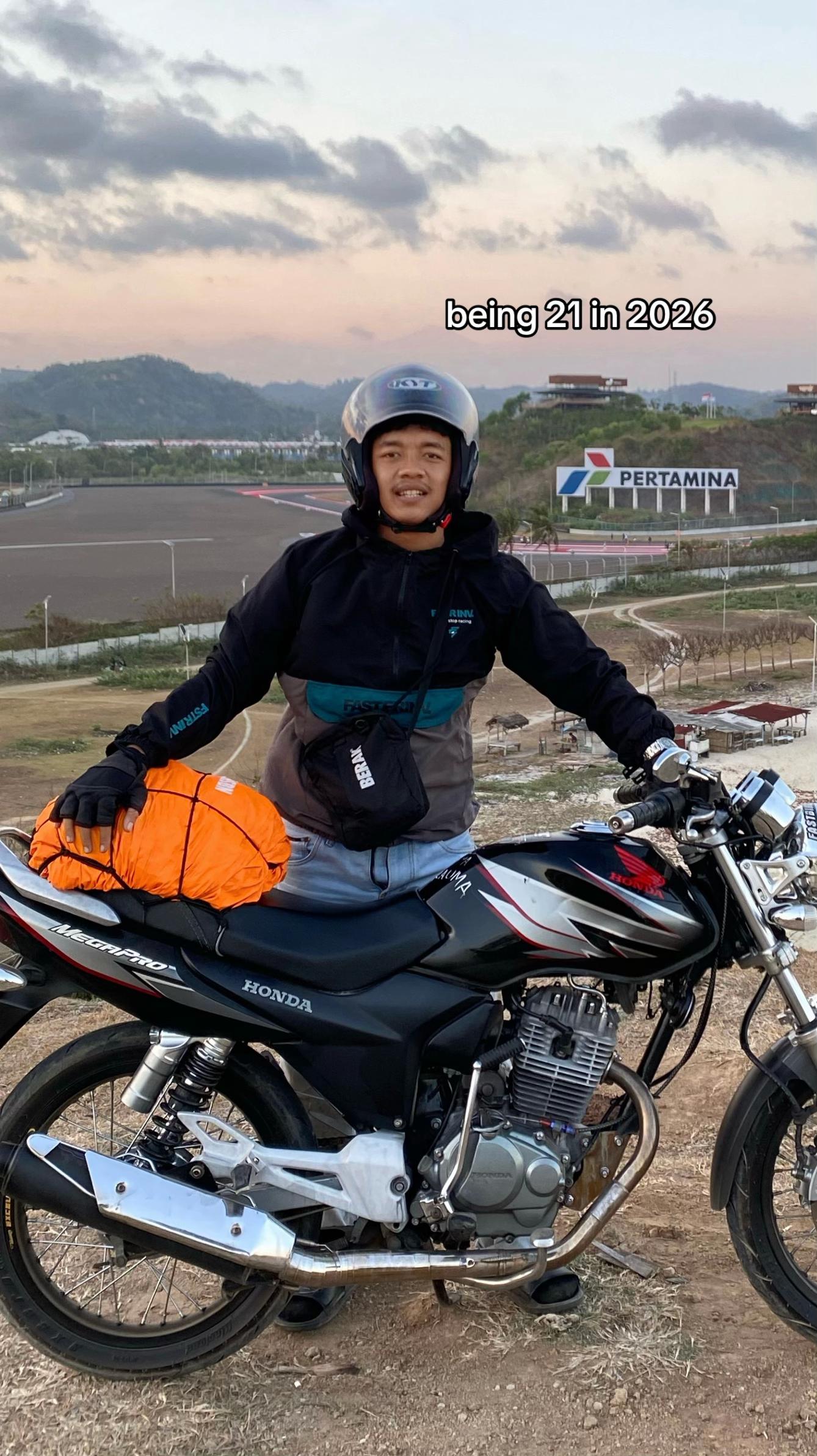 @bagussetia.id