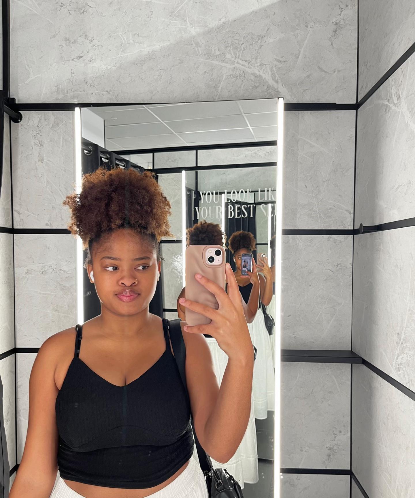 @Azile Msomi🇿🇦