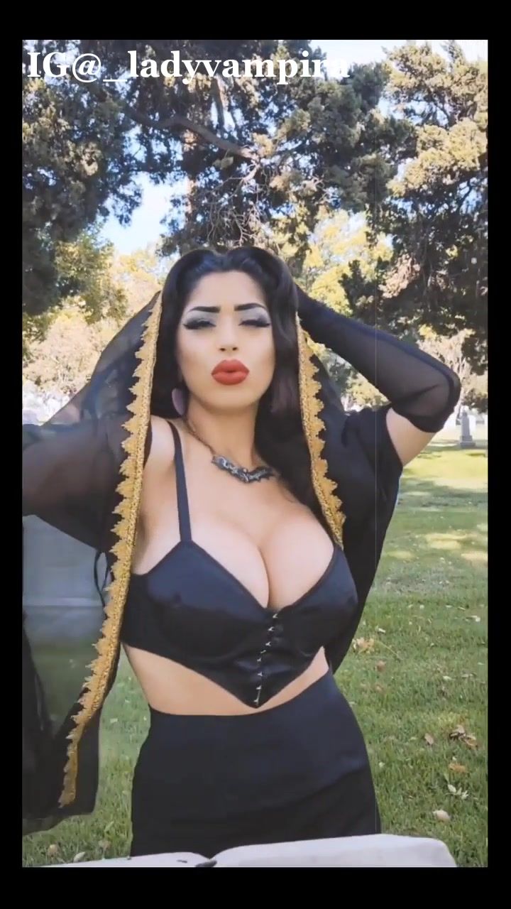 @Lady Vampira